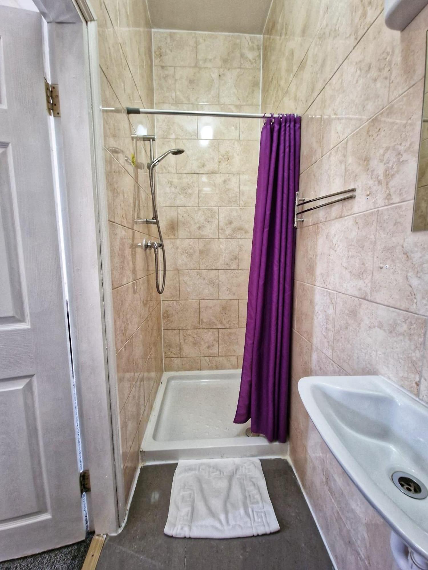 Double Room - Photo 5