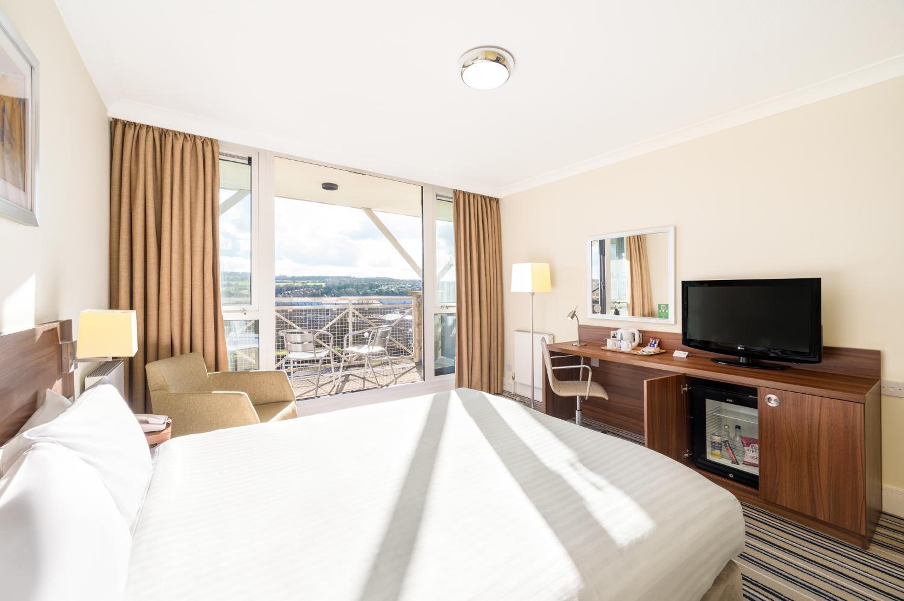 Standard Double Room with Balcony - Photo 8