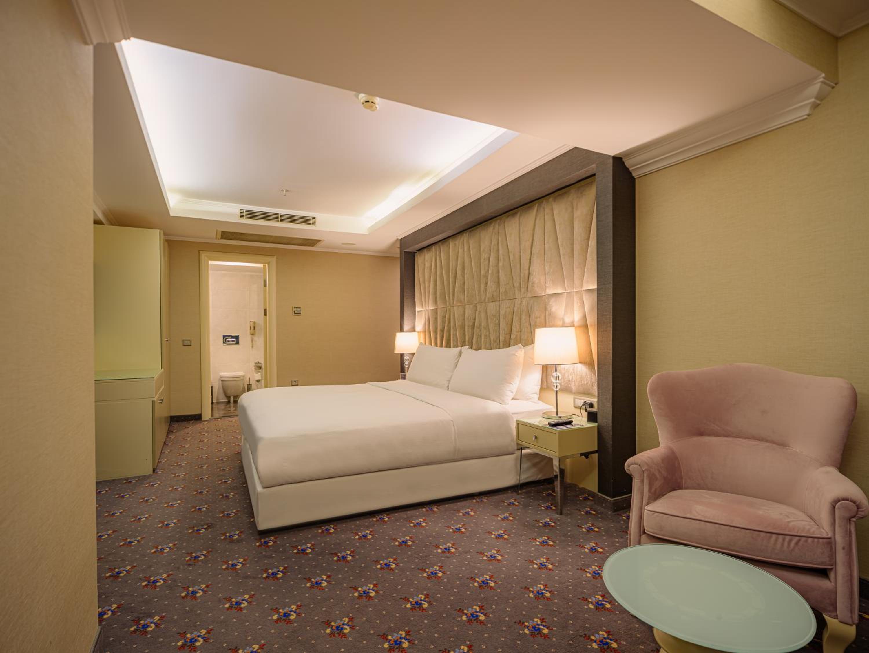 Deluxe King Room