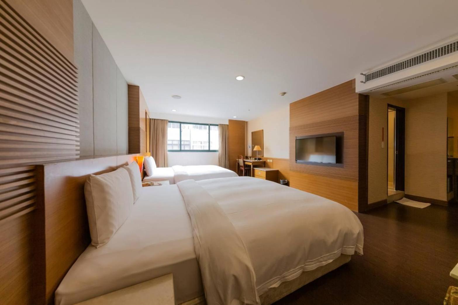 Business Quadruple Room photo 3