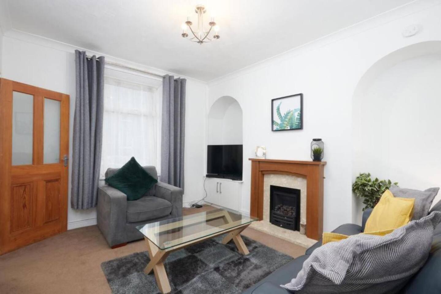 Three-Bedroom Apartment photo 1
