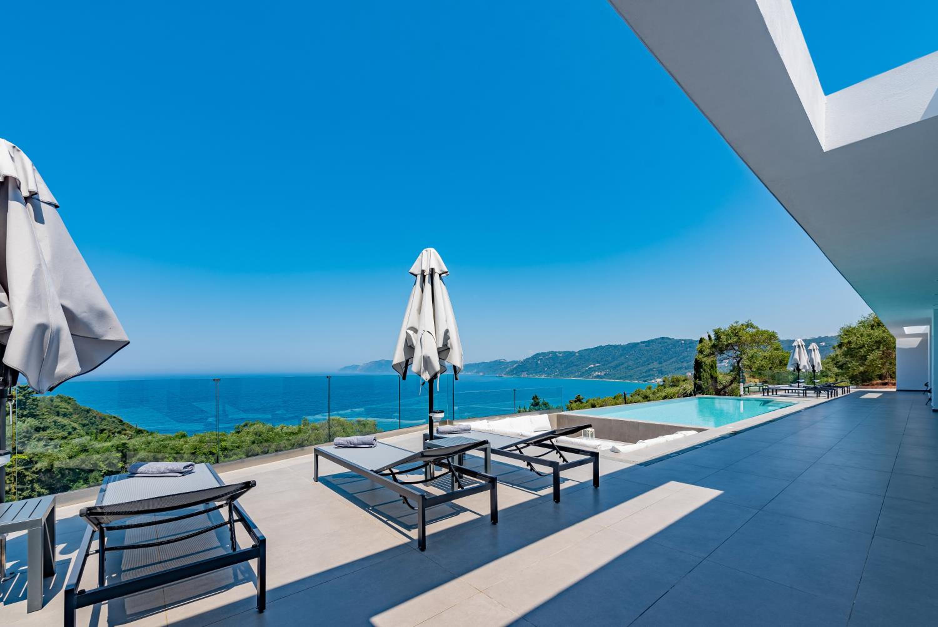 Villa photo 2