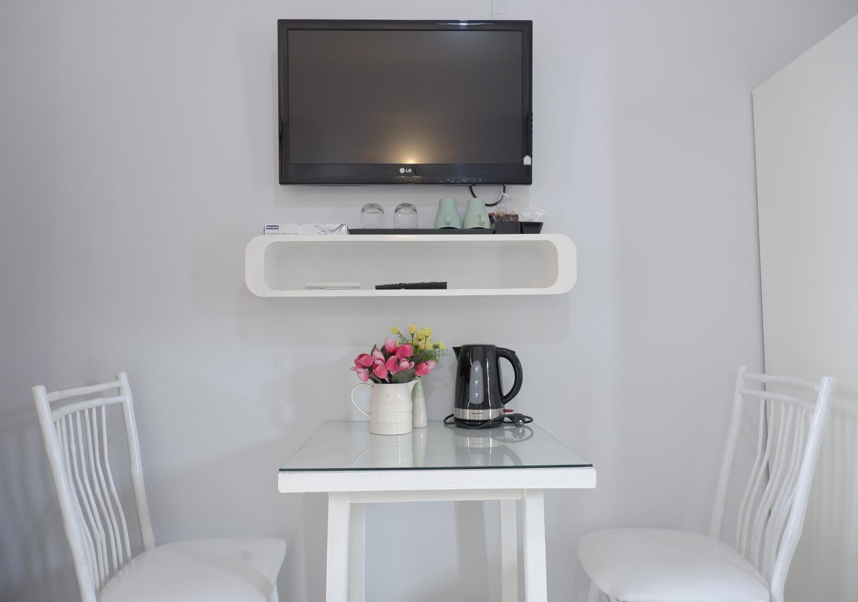 Standard Double Room - Photo 8