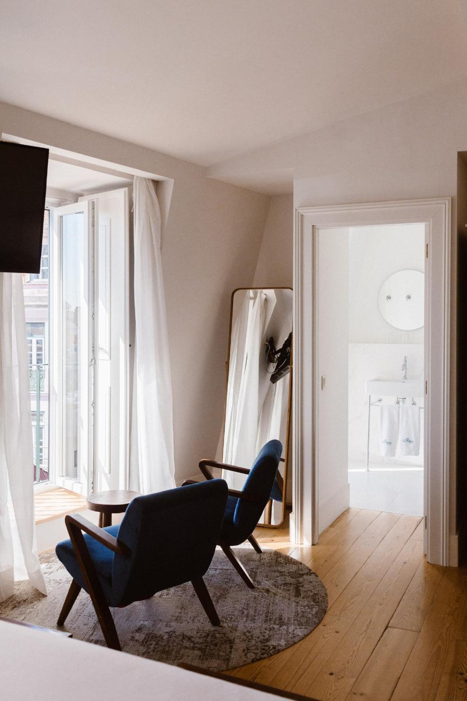 Deluxe King Room - Photo 6