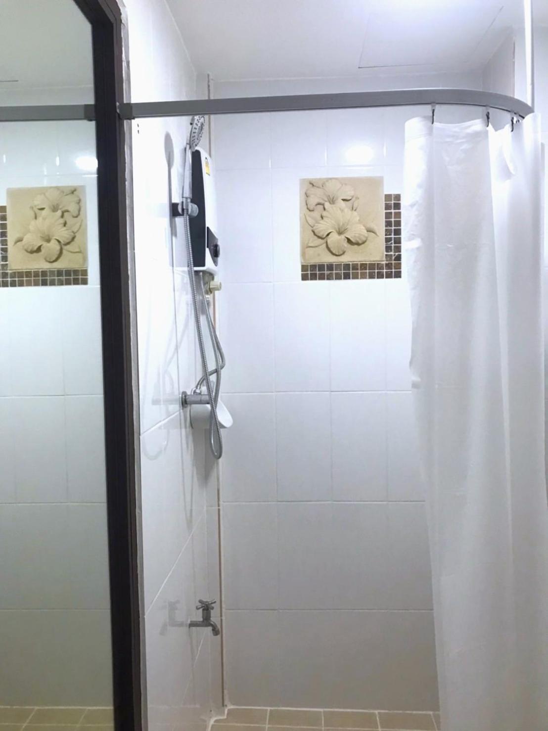 Standard Twin Room - Photo 4