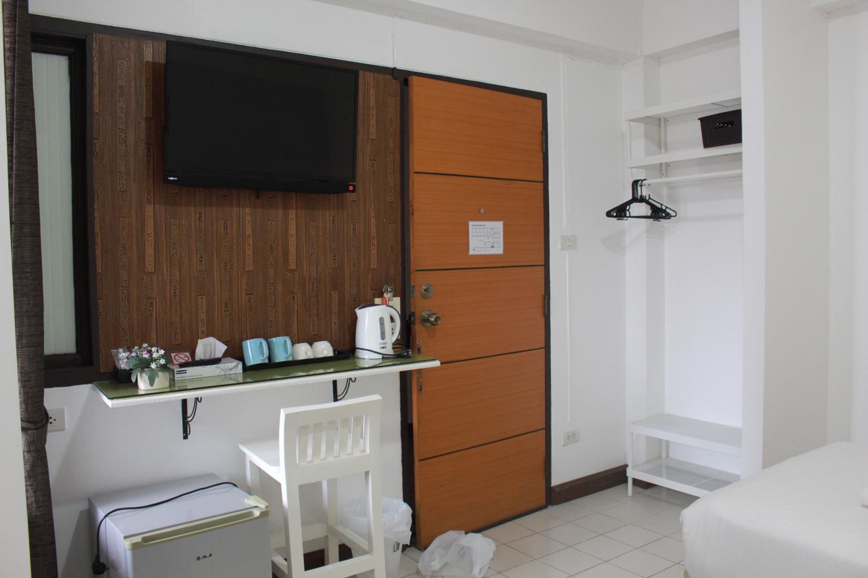 Standard Twin Room - Photo 8