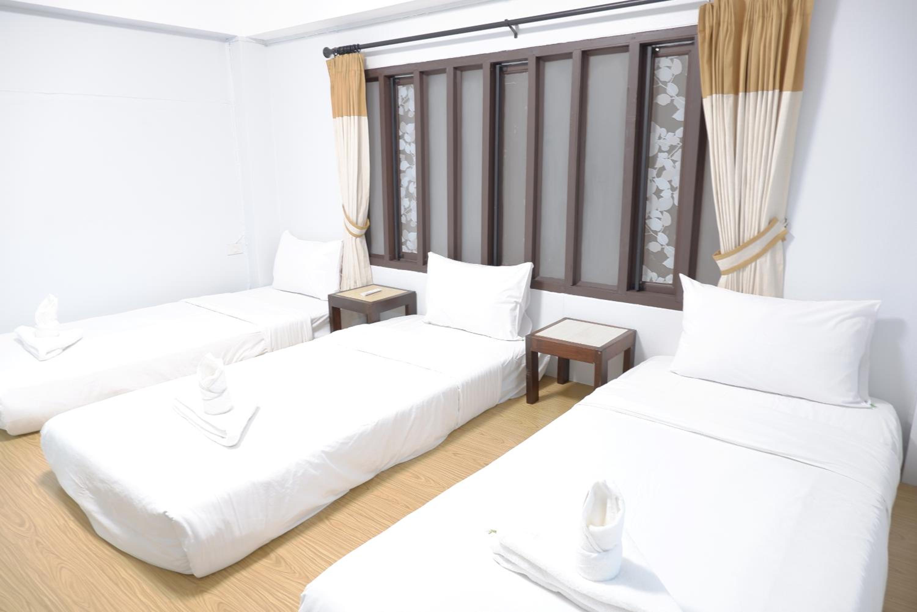 Standard Triple Room - Photo 8