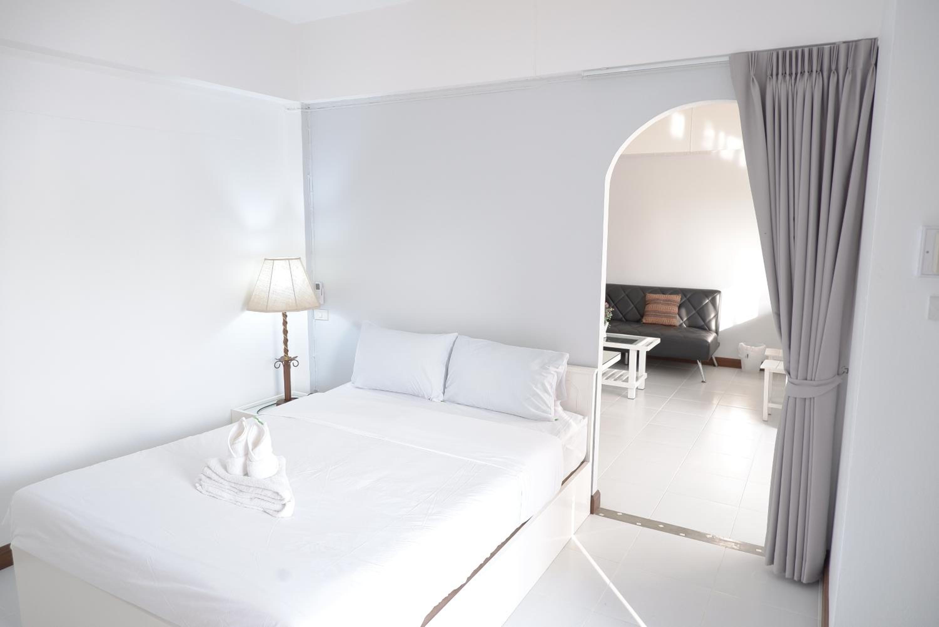 Suite - Photo 6
