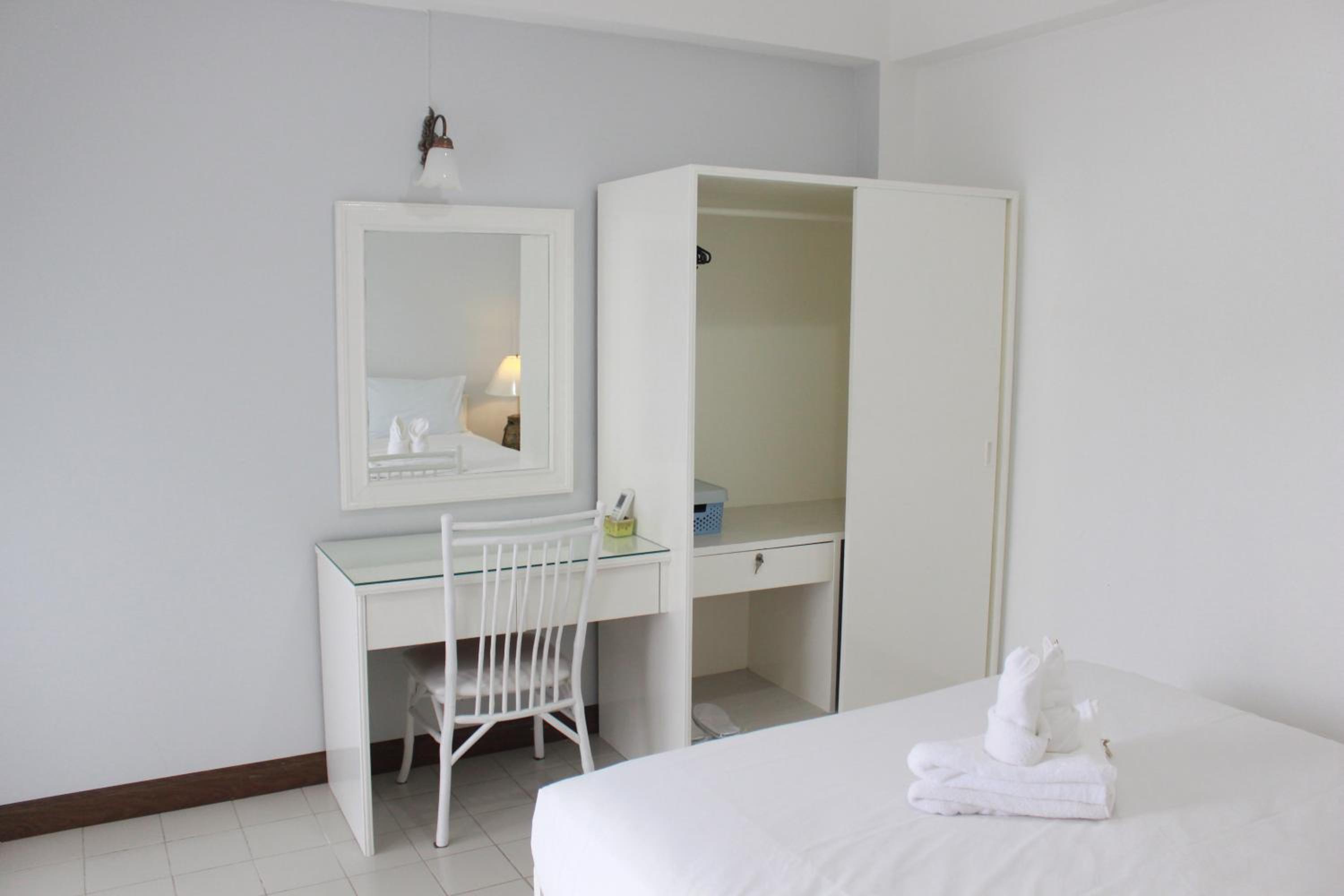 Suite - Photo 11