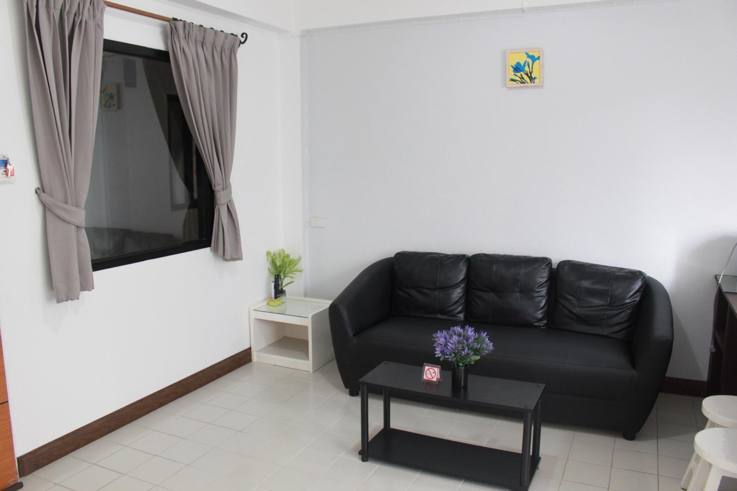 Suite - Photo 10