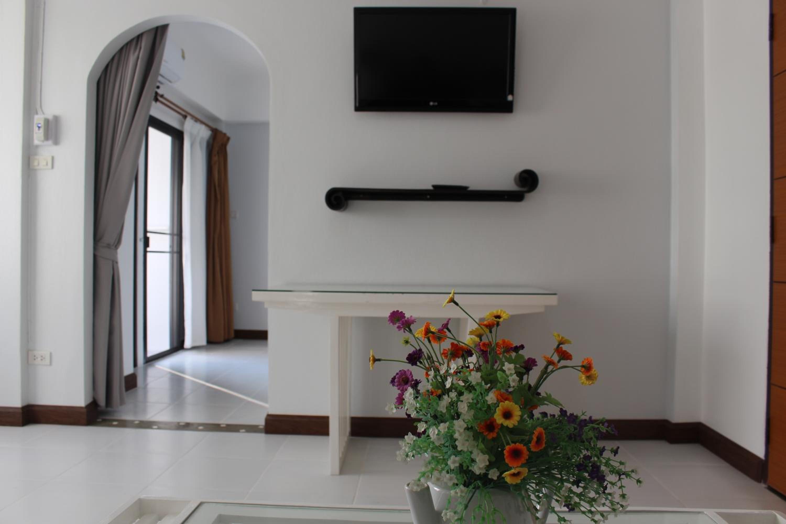 Suite - Photo 9