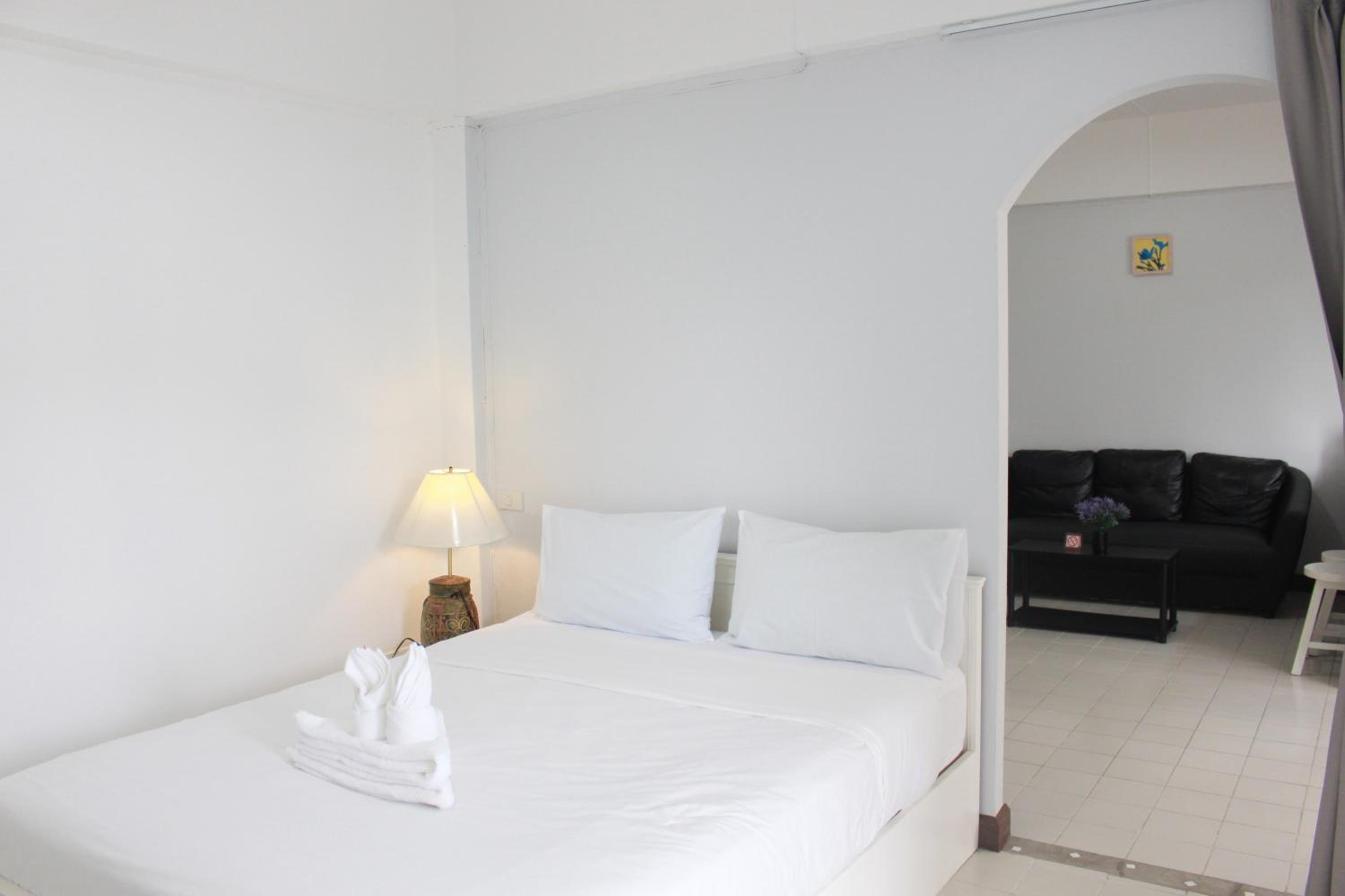Suite - Photo 8