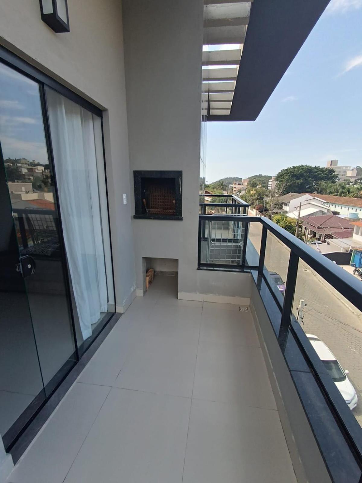 Apartment with Balcony photo 3