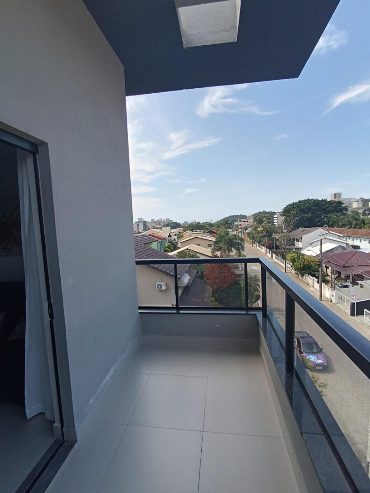 Apartment with Balcony photo 3