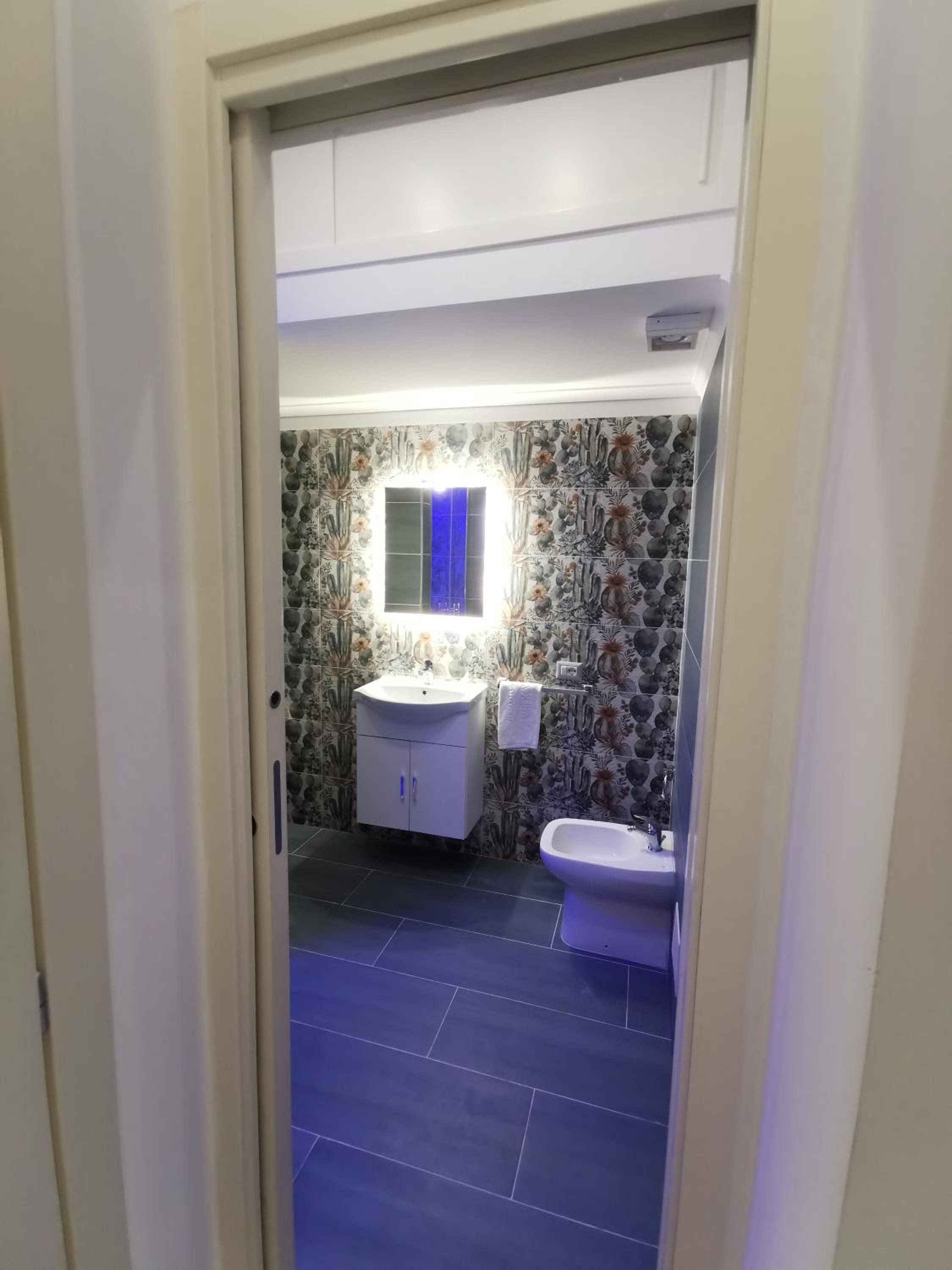 King Room with Spa Bath - Photo 2