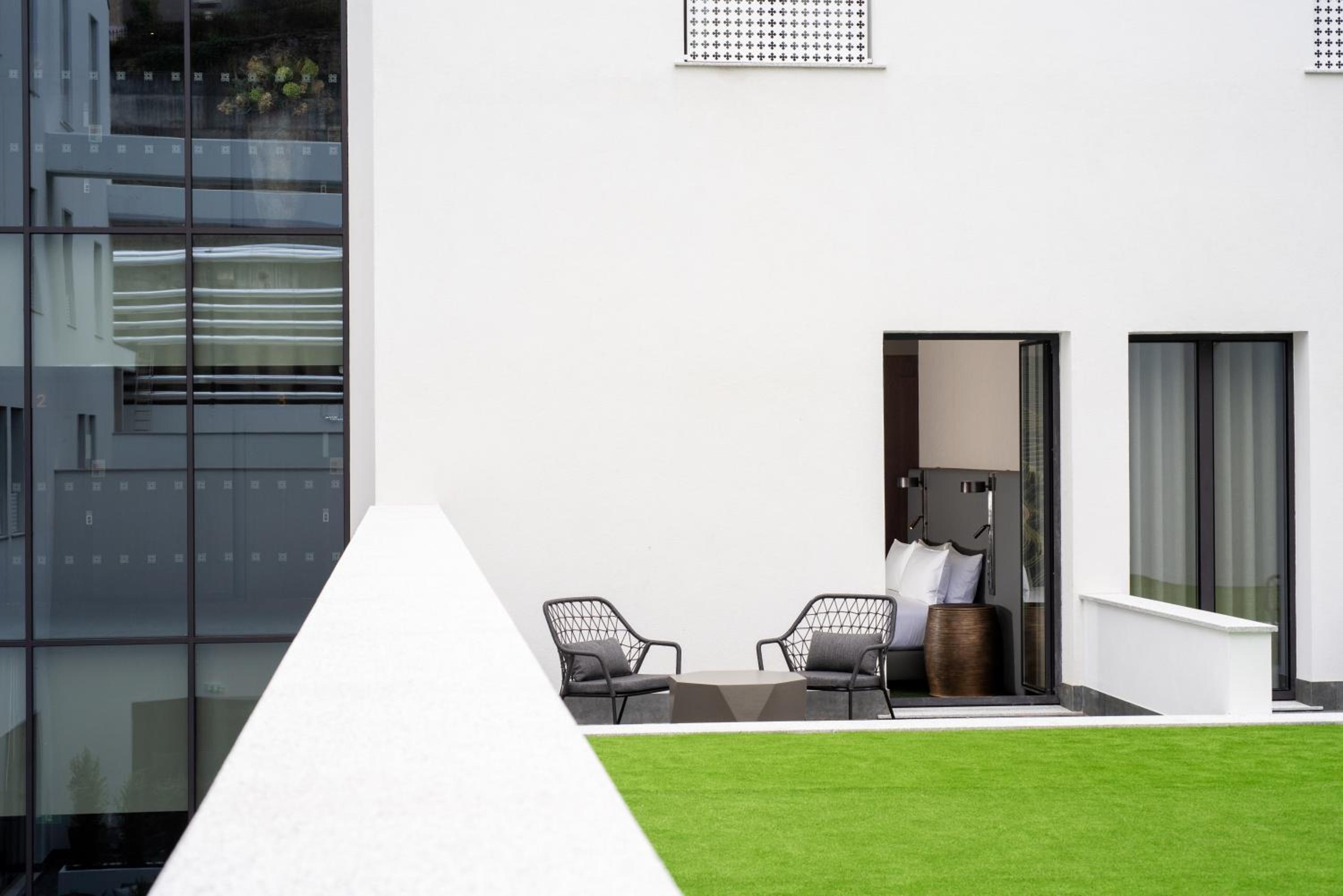 Deluxe King Room with Terrace - Photo 7