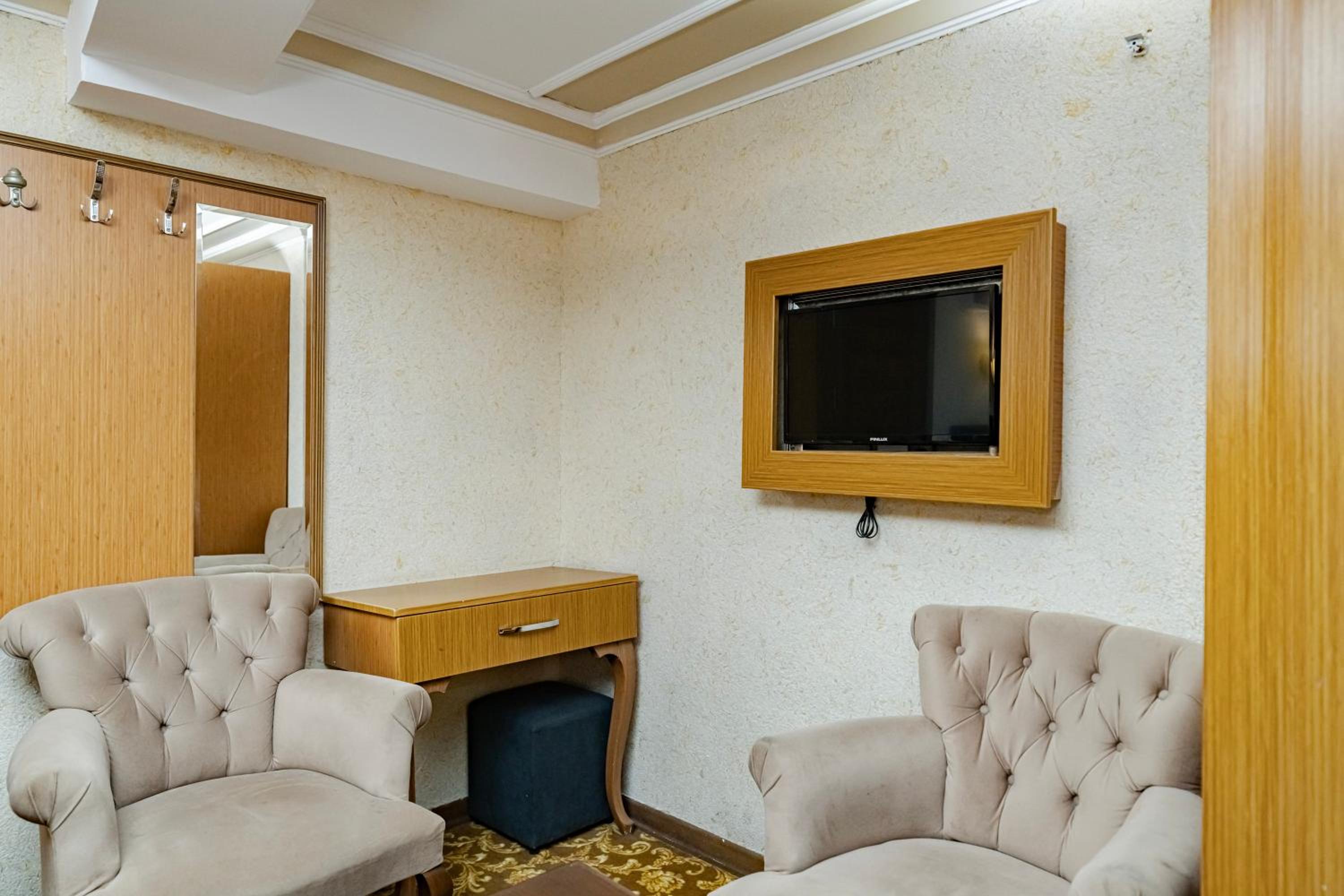 Double Room with Balcony - Photo 13