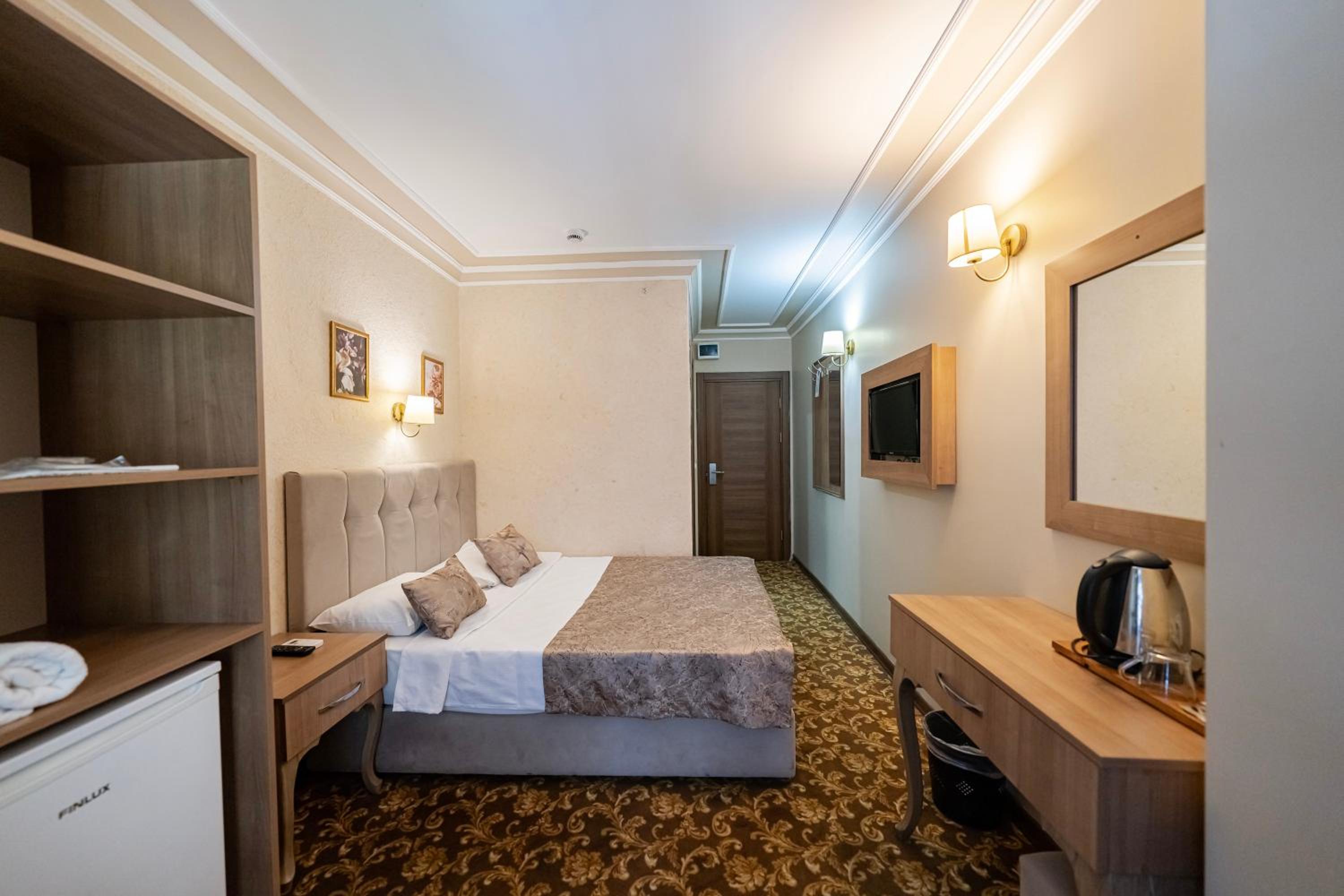 Double Room with Balcony - Photo 6