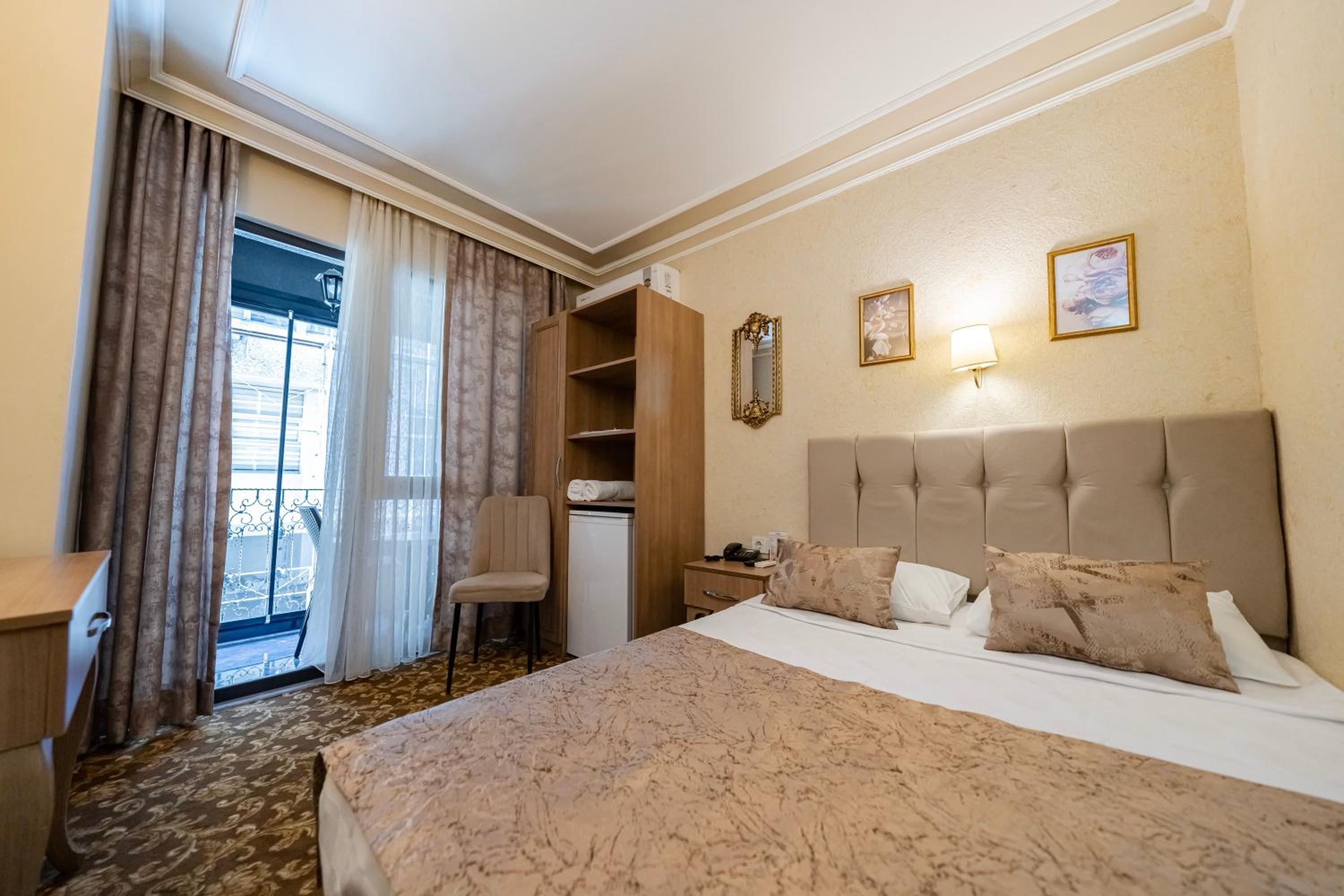 Double Room with Balcony - Photo 34
