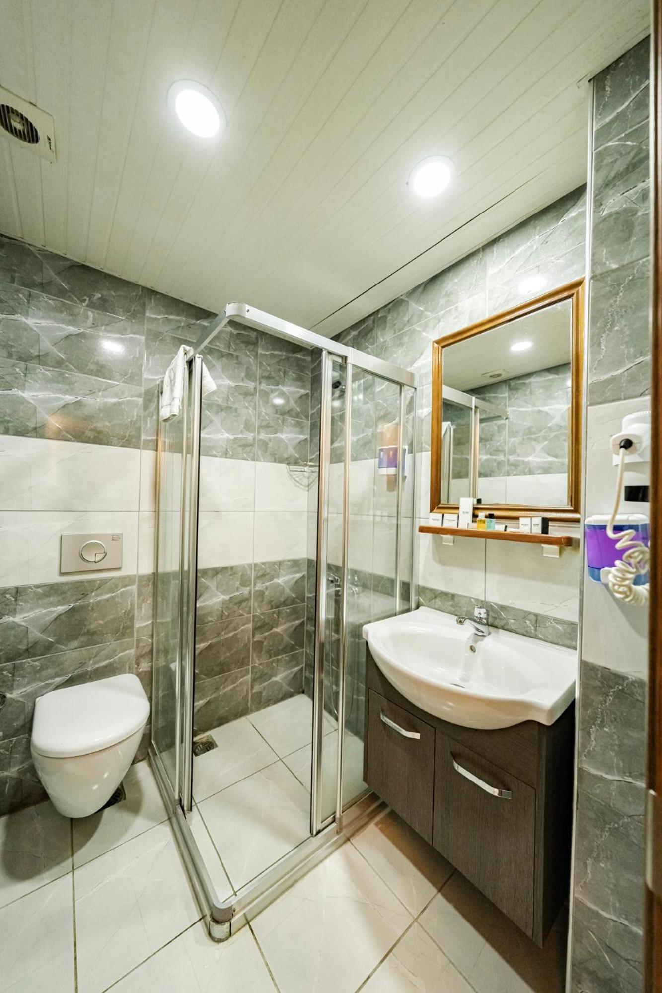Double Room with Balcony - Photo 36
