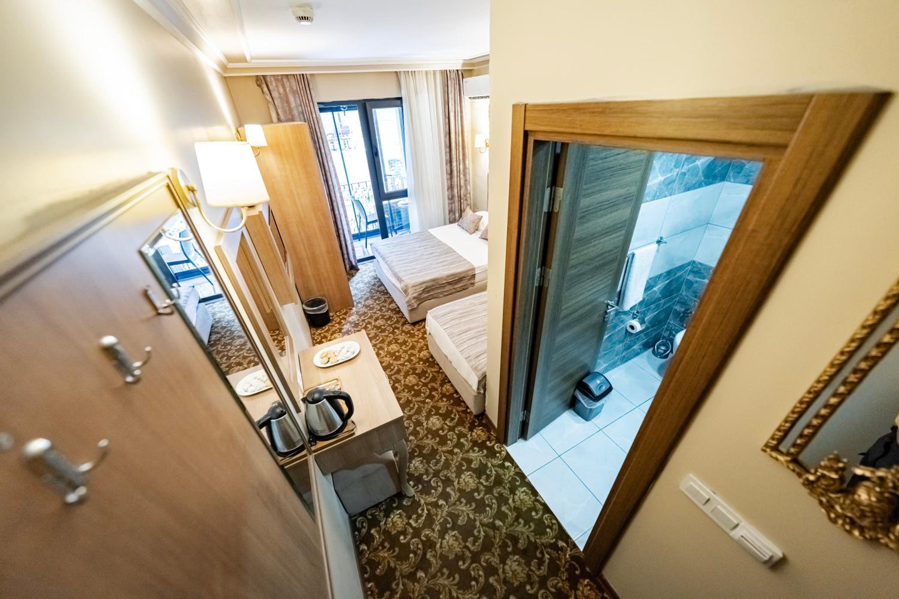 Double Room with Balcony - Photo 43