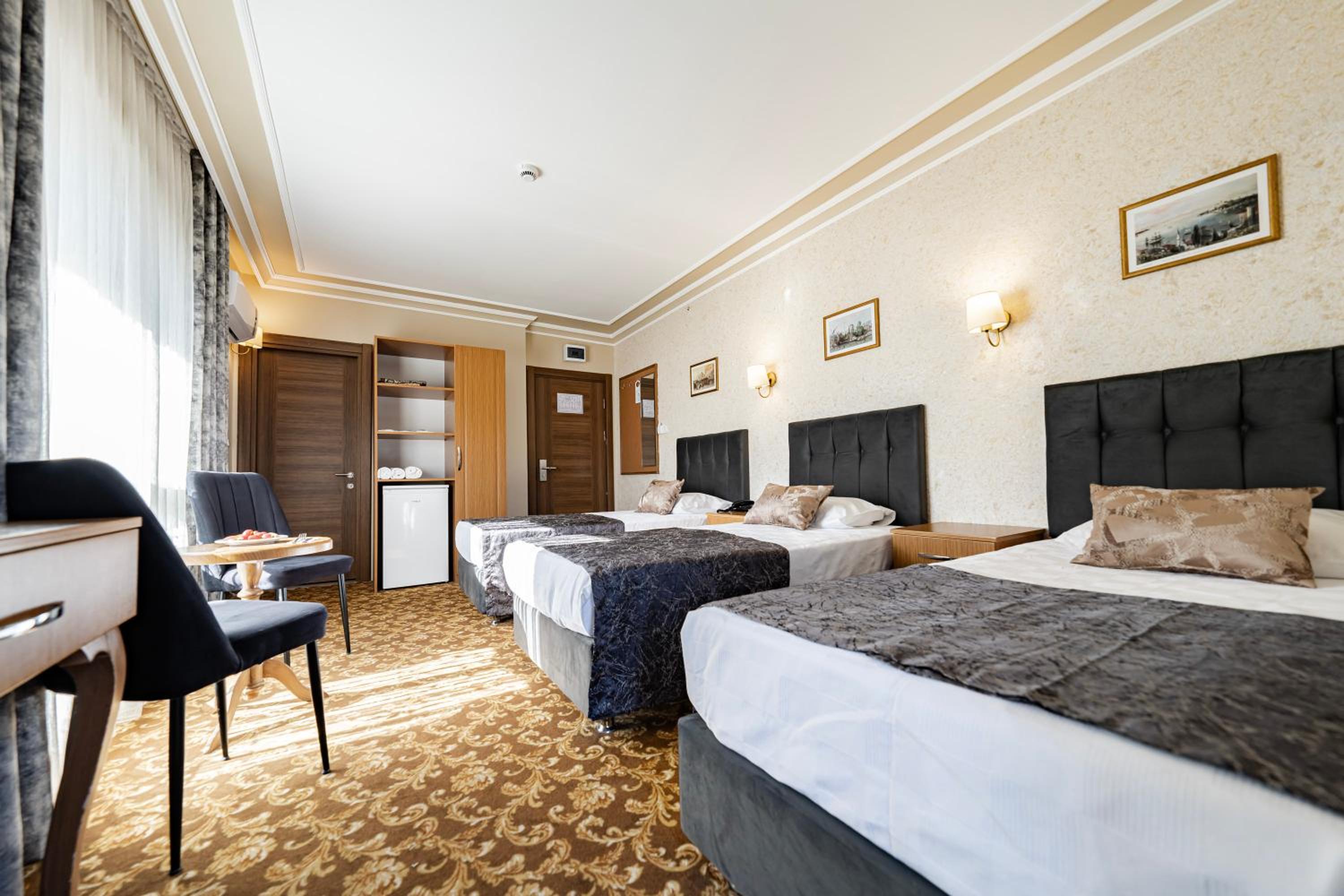 Triple Room with Balcony - Photo 8