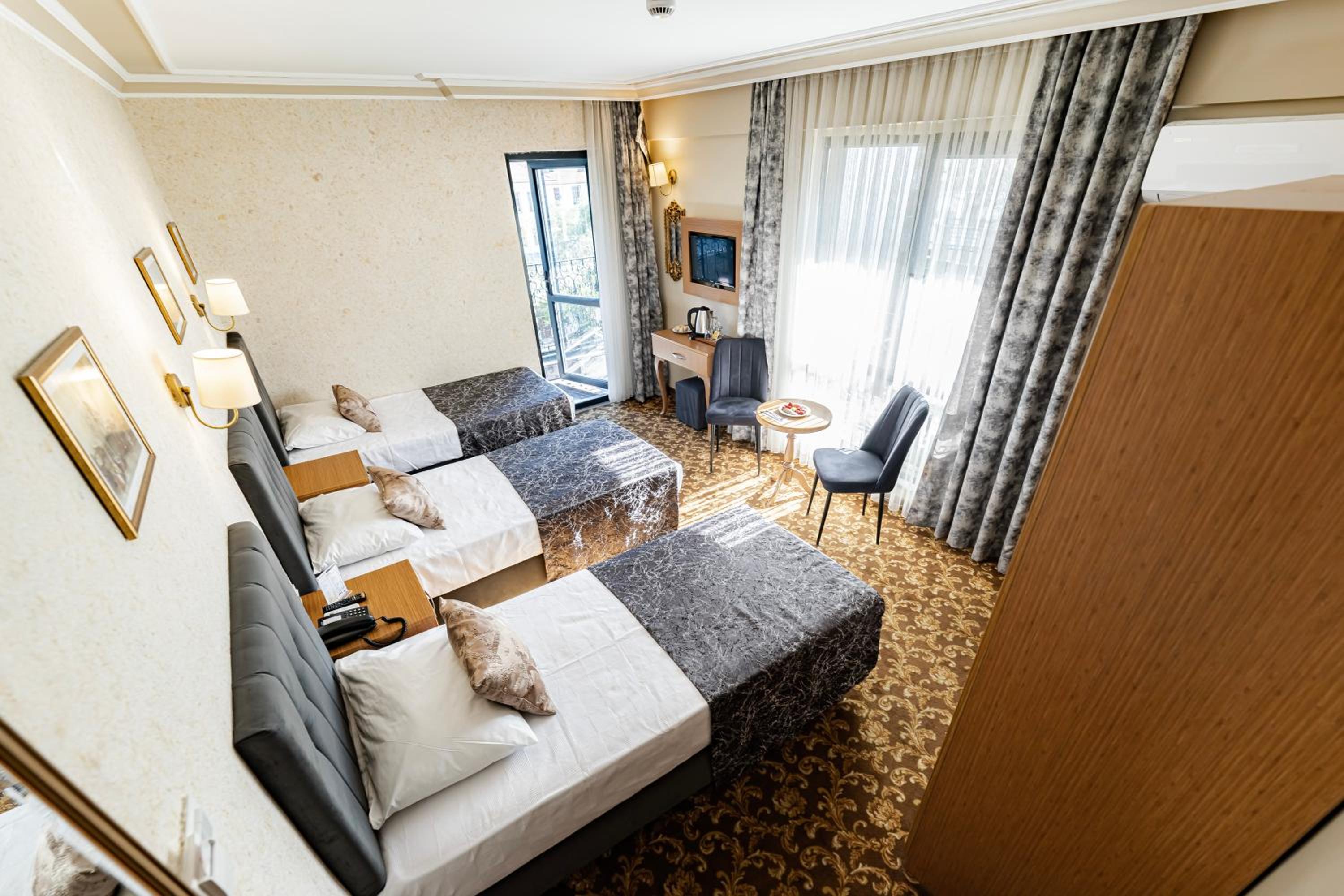 Triple Room with Balcony - Photo 6