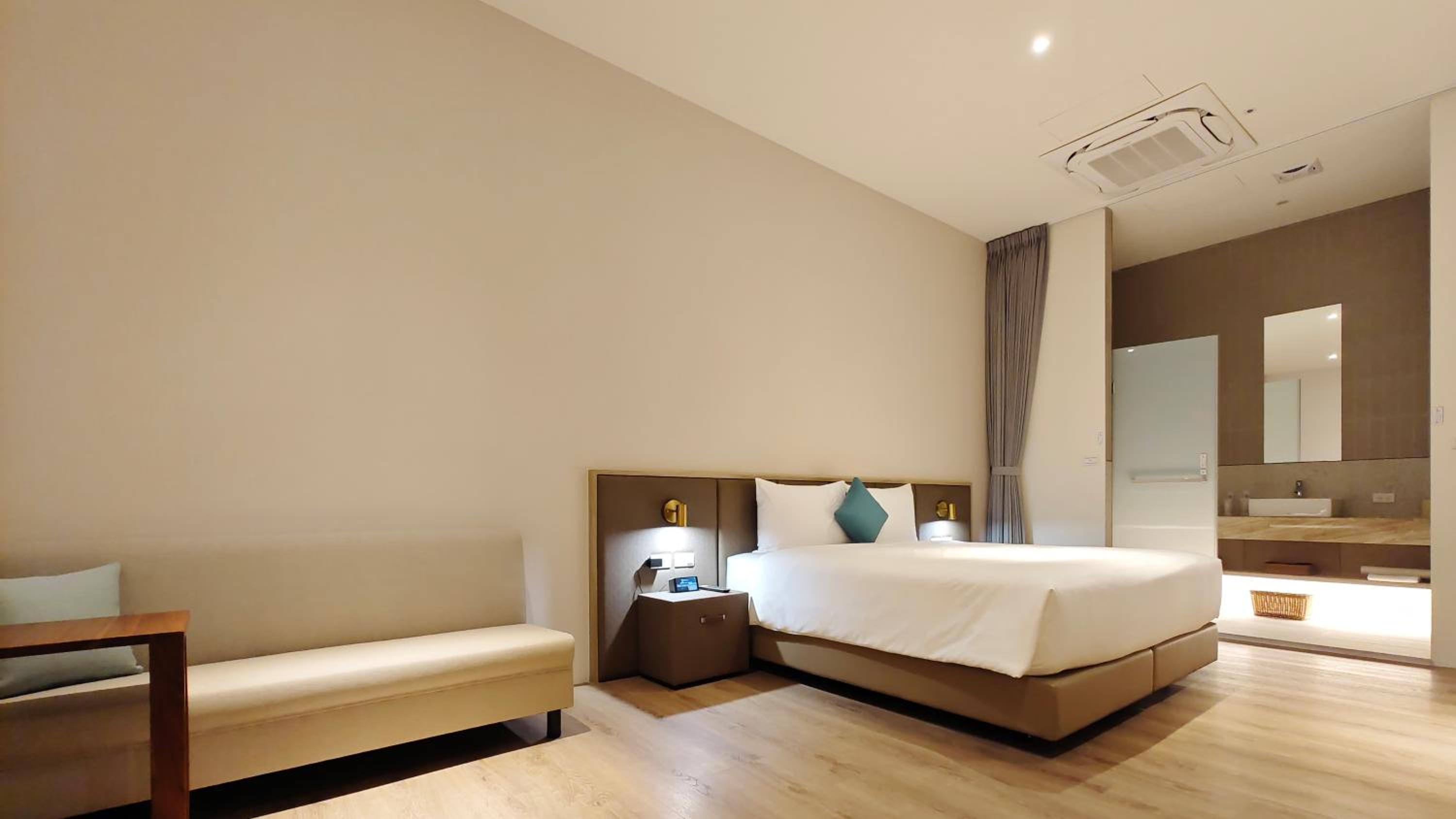 Standard Double Room without Window - Photo 3