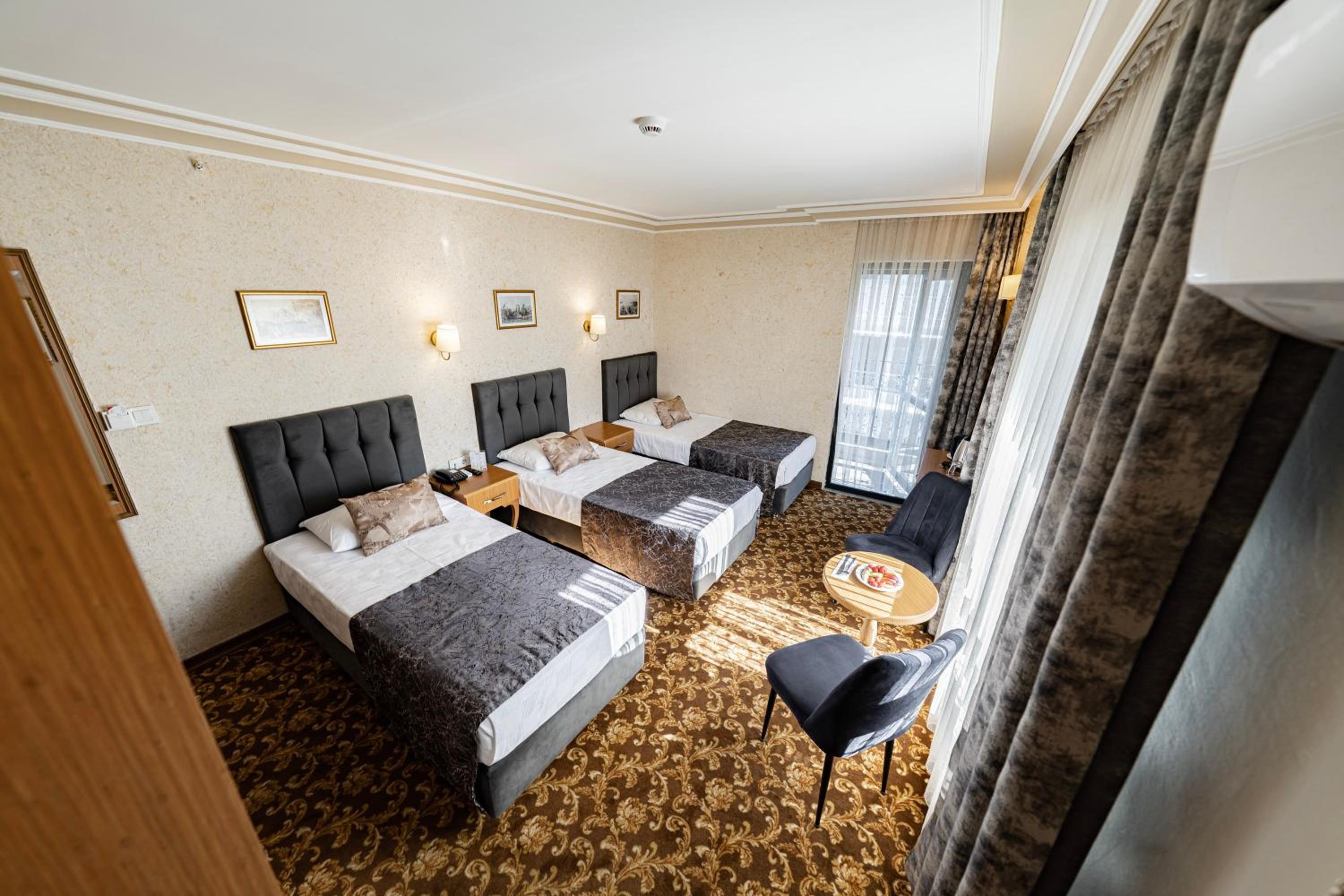 Triple Room with Balcony - Photo 5