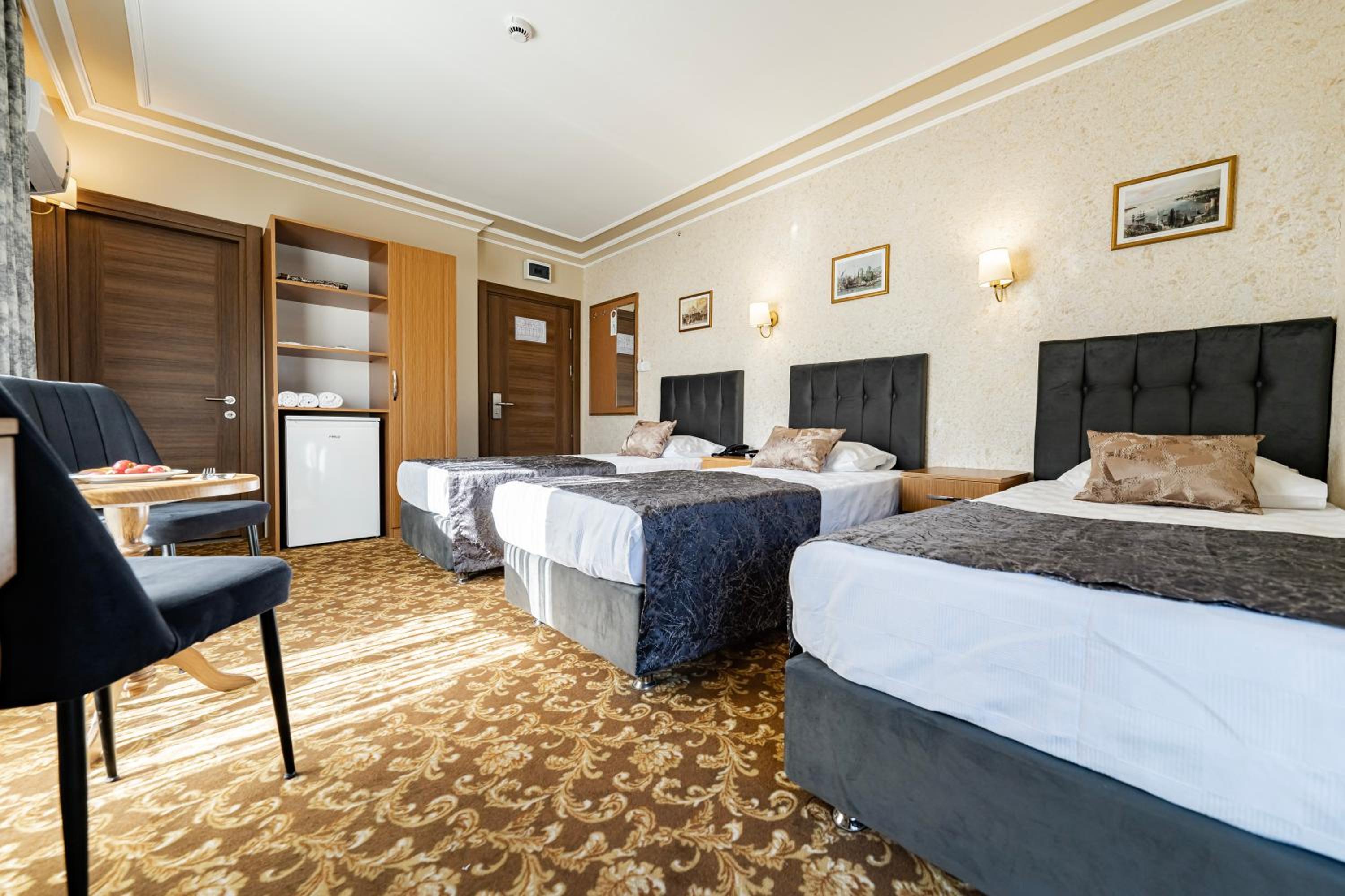 Triple Room with Balcony - Photo 4