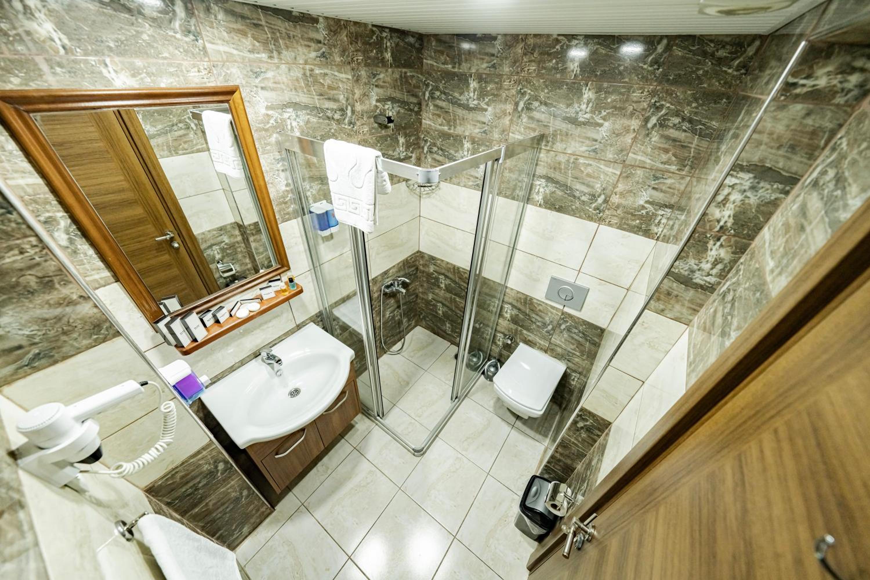 Double Room with Balcony - Photo 31