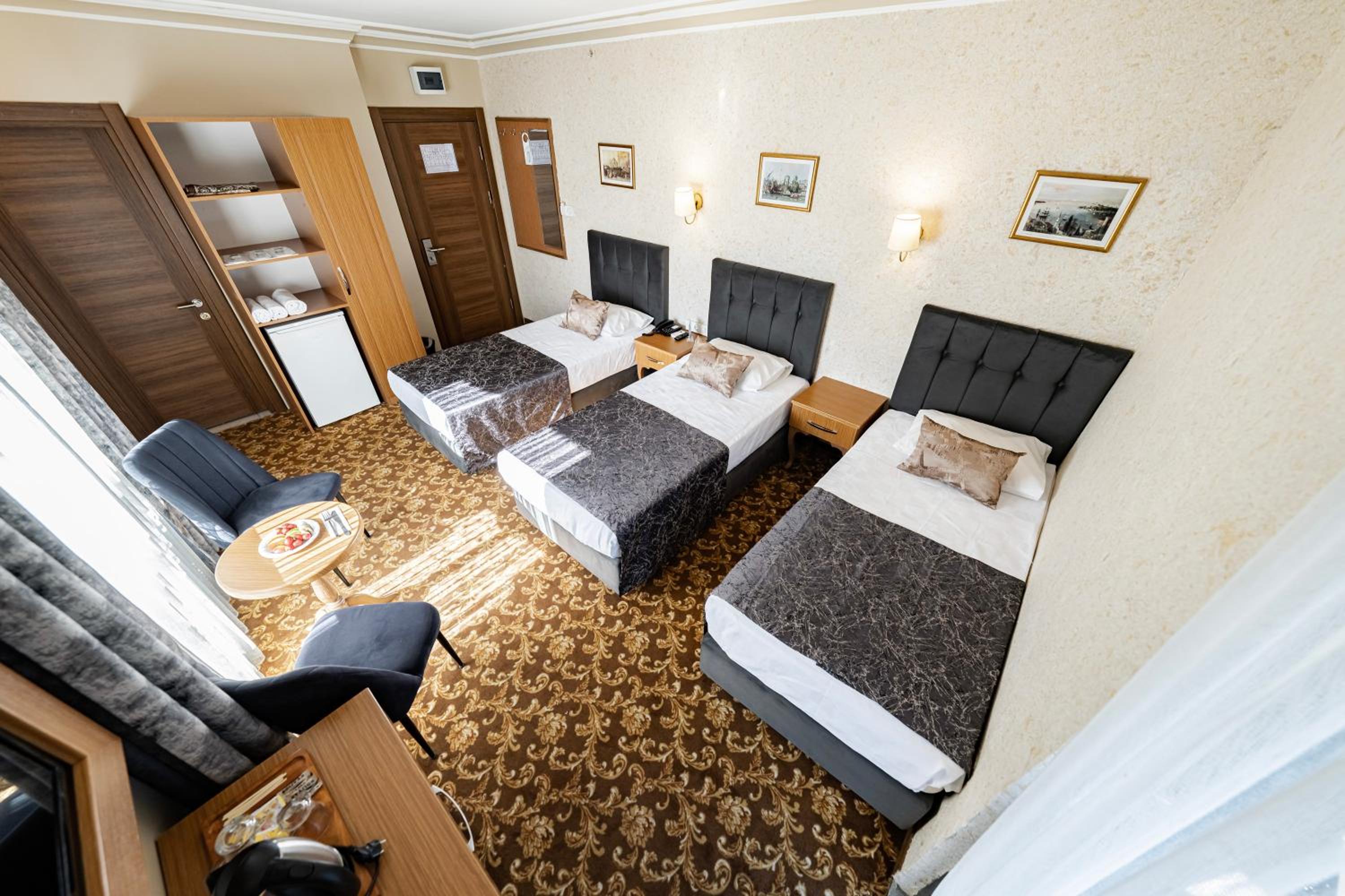 Triple Room with Balcony - Photo 20