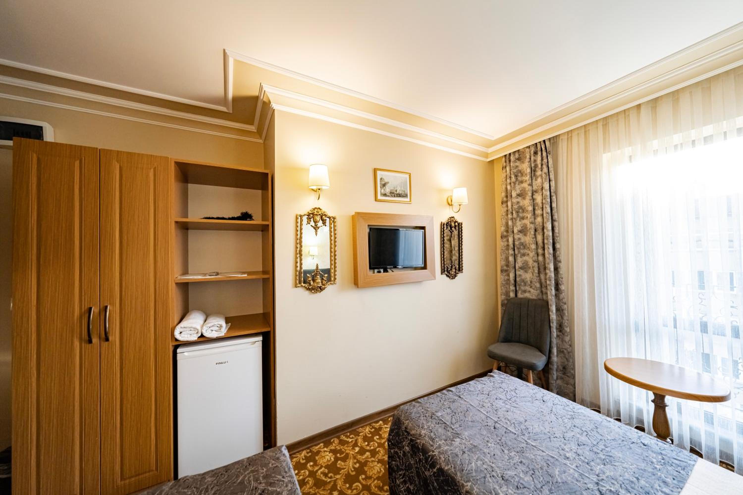 Double Room with Balcony - Photo 24
