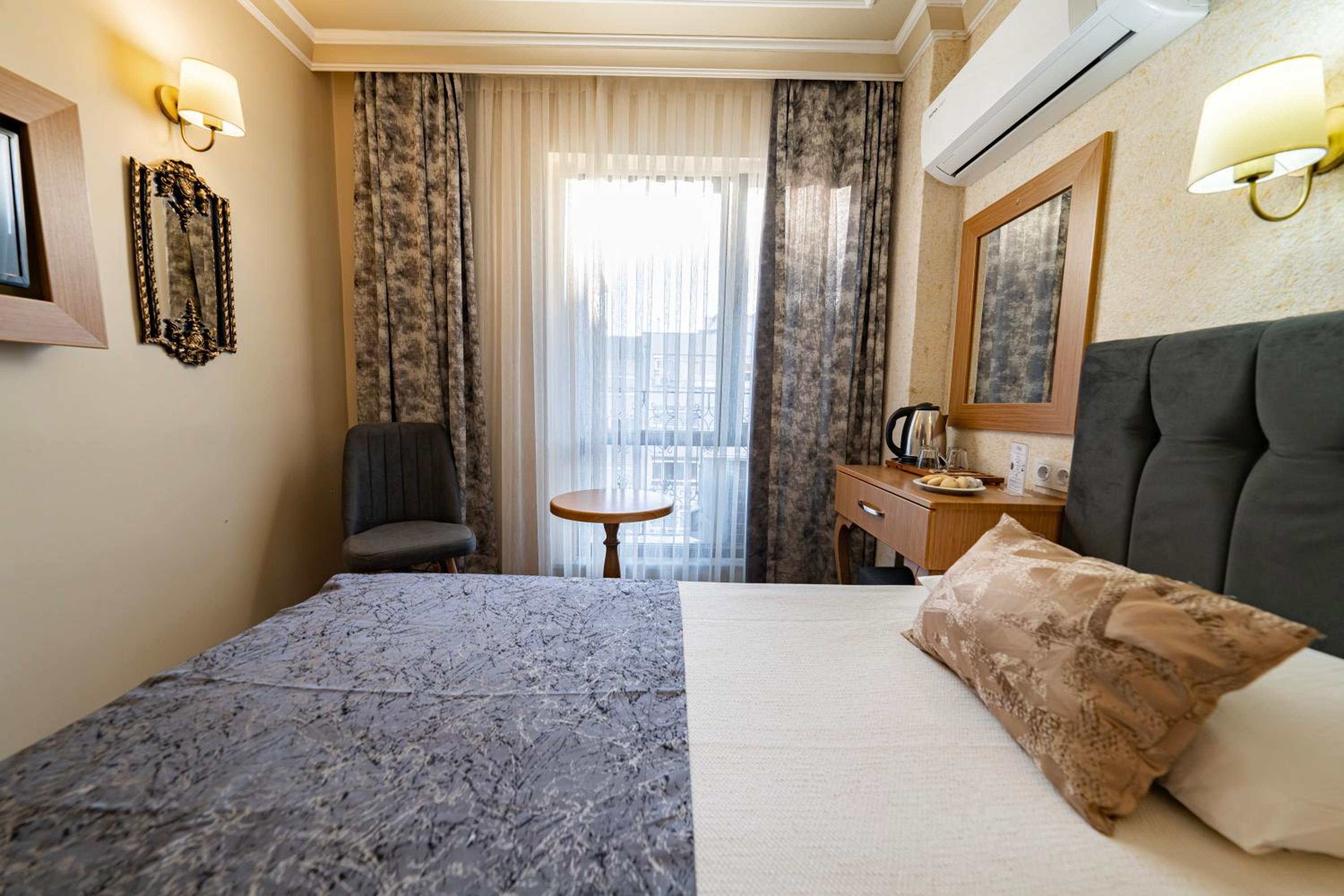Single Room with Balcony photo 3