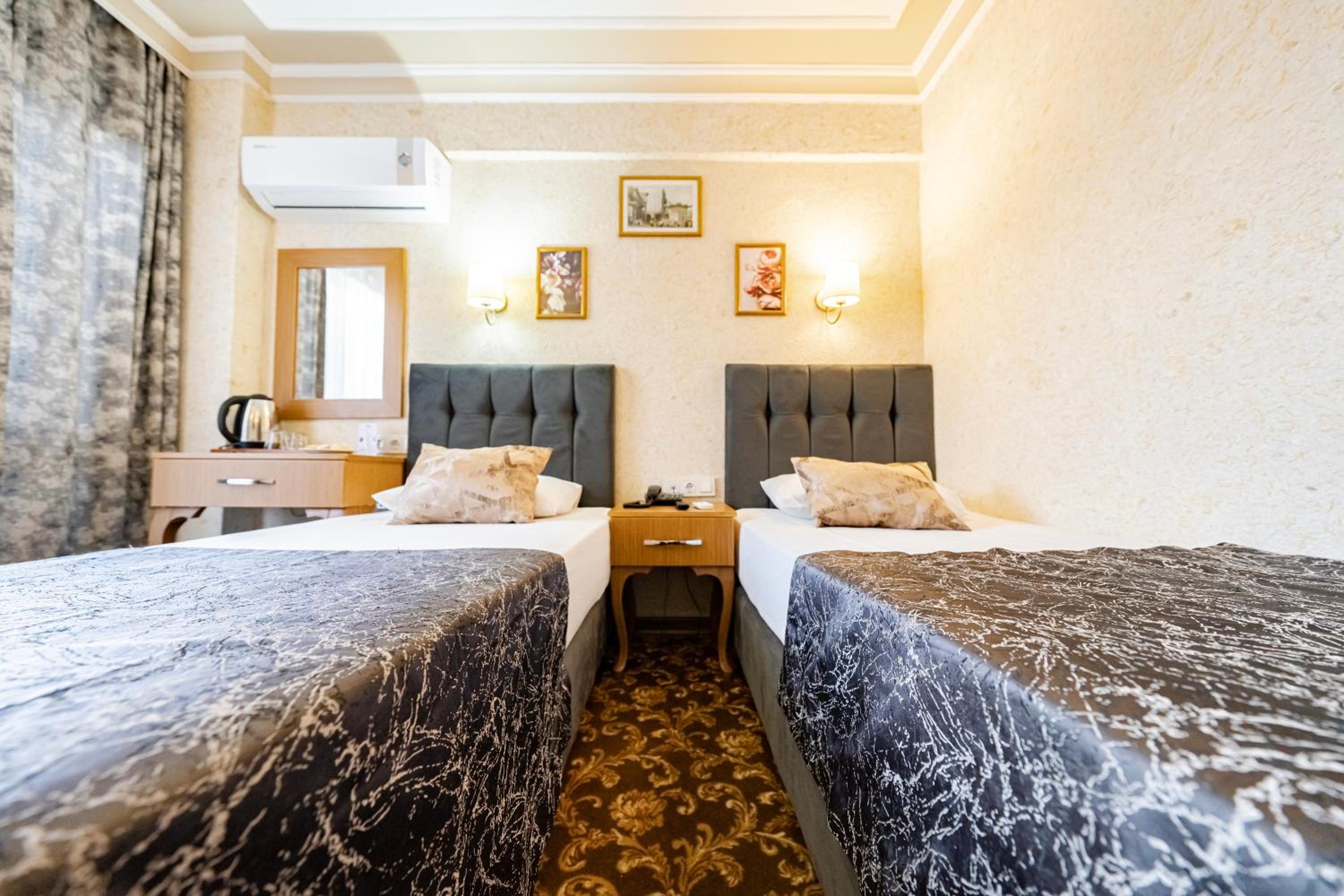 Double Room with Balcony - Photo 21