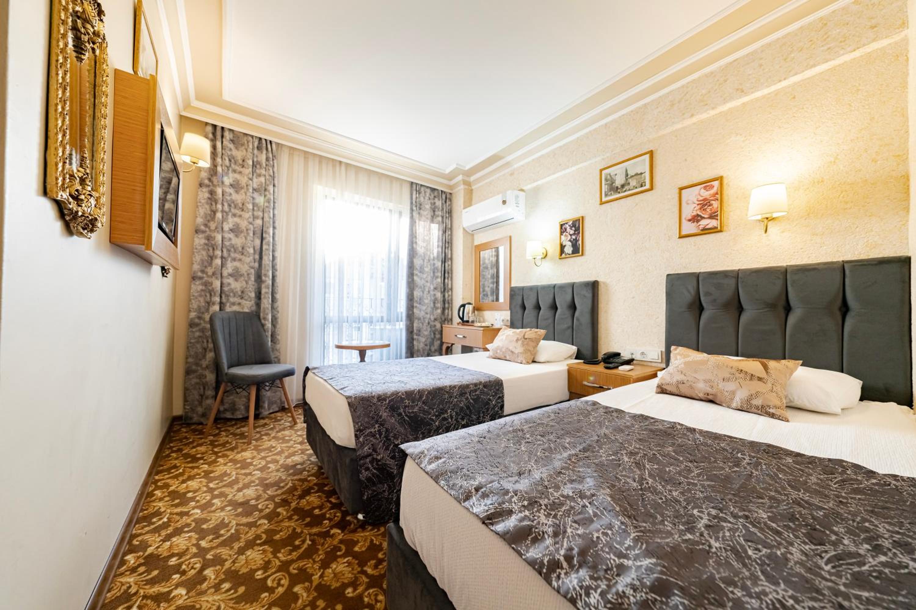 Double Room with Balcony - Photo 17