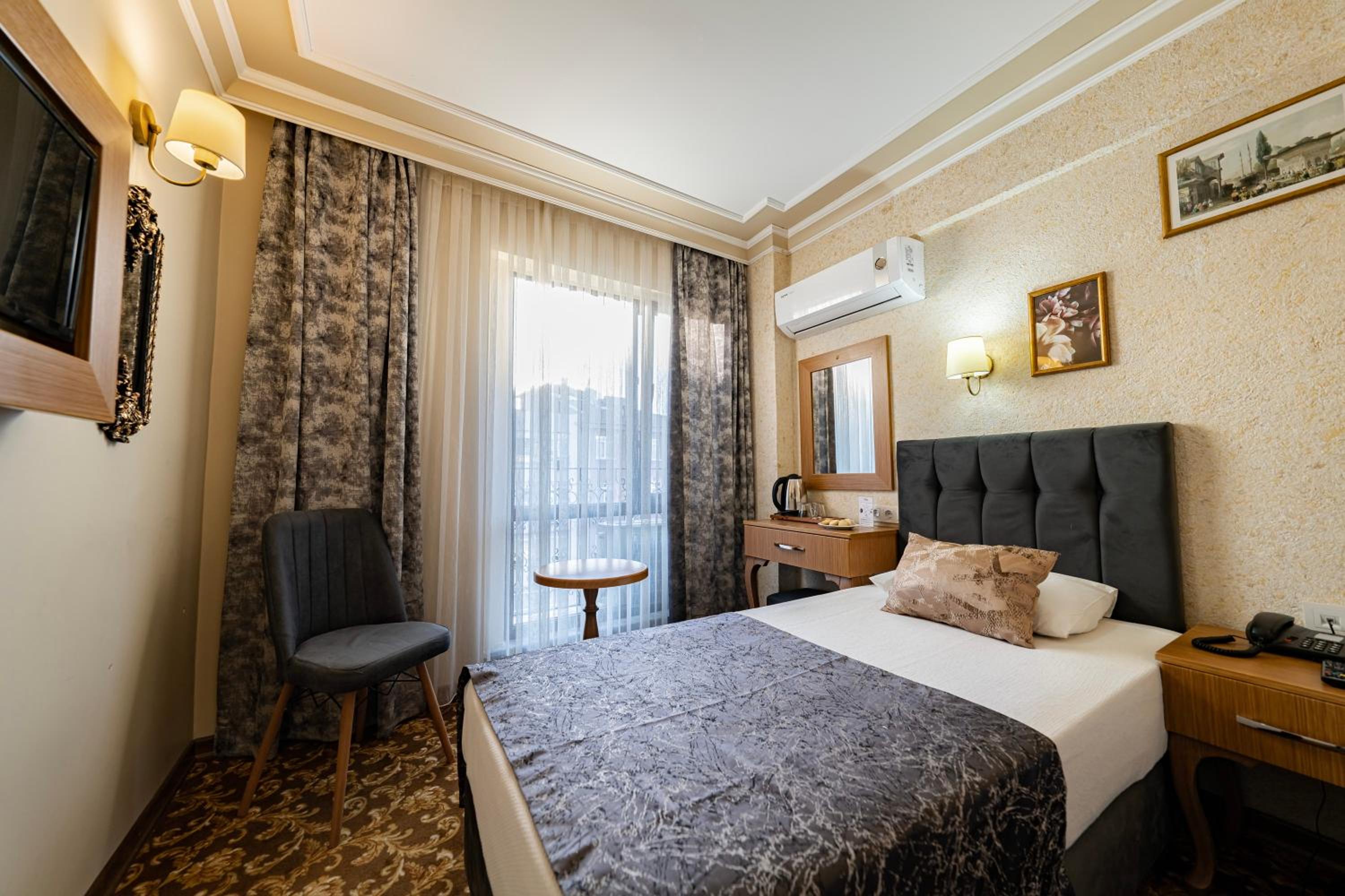 Double Room with Balcony - Photo 48