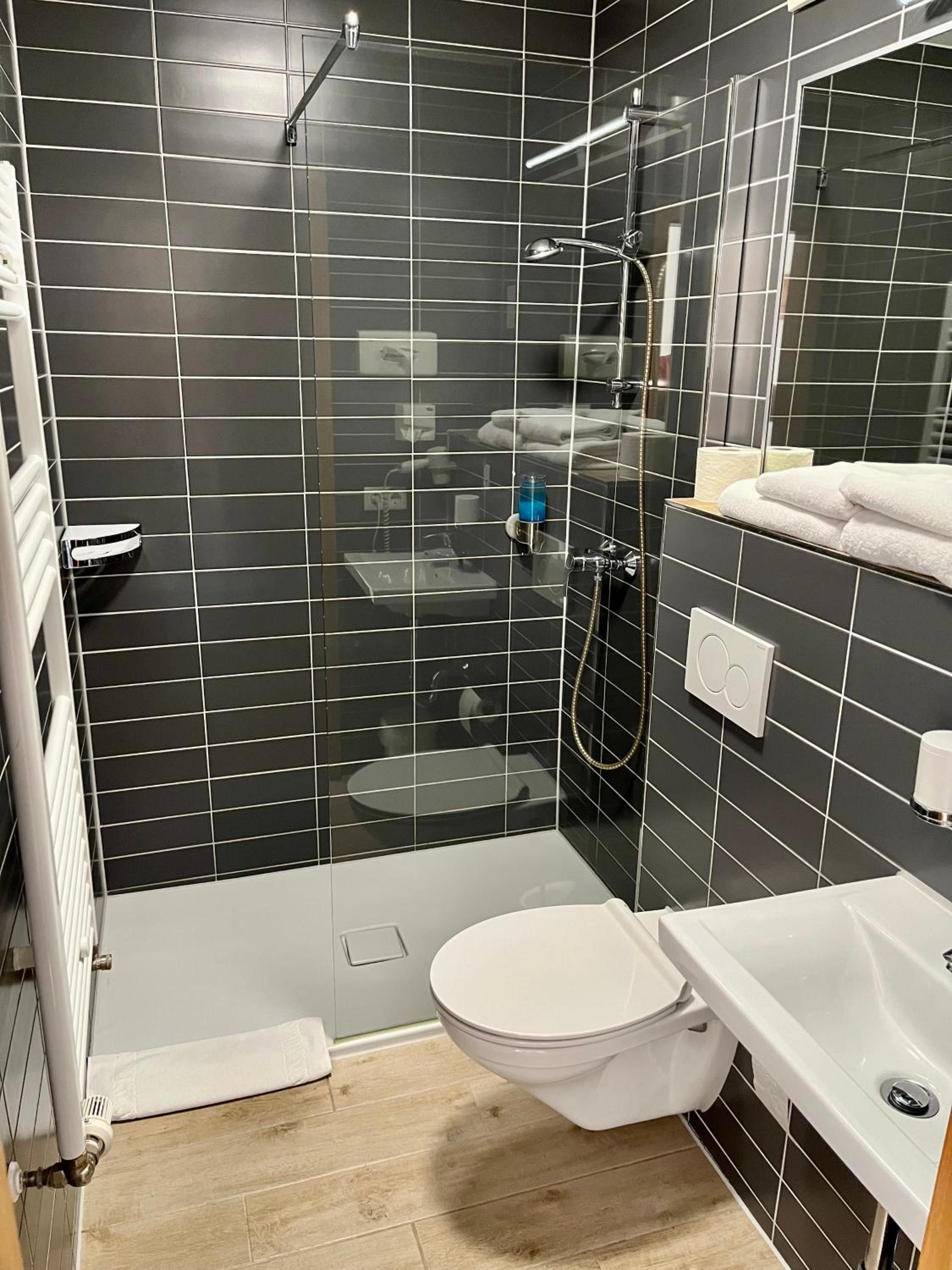 Double Room - Photo 13