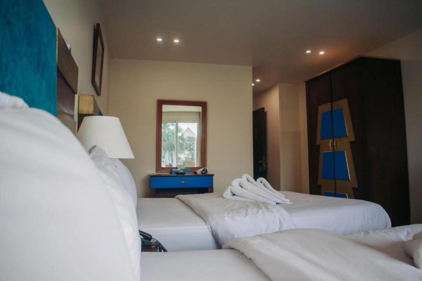 Deluxe Quadruple Room - Balcony Pyramids View photo 1