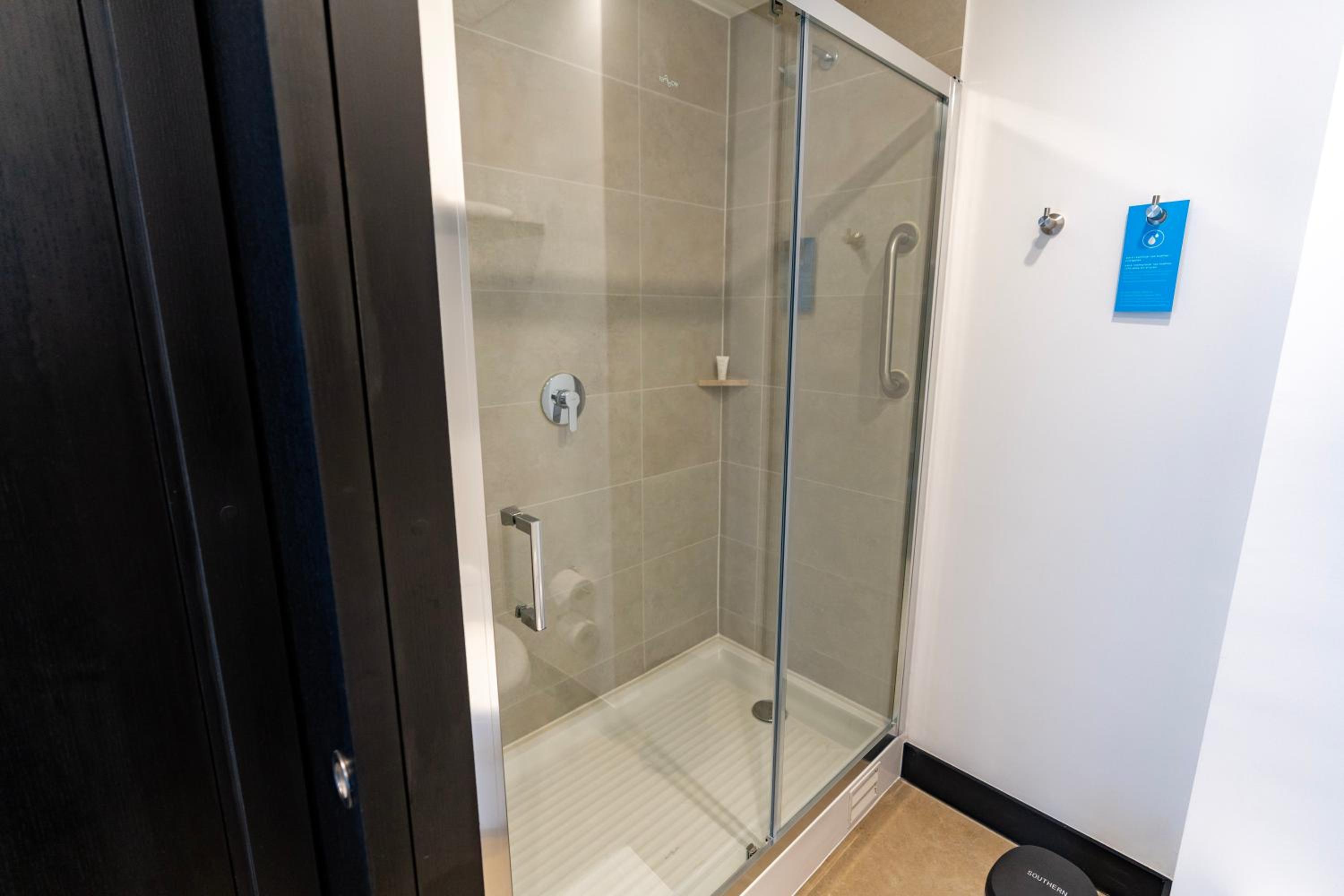 Twin Room - Non-Smoking - Photo 4