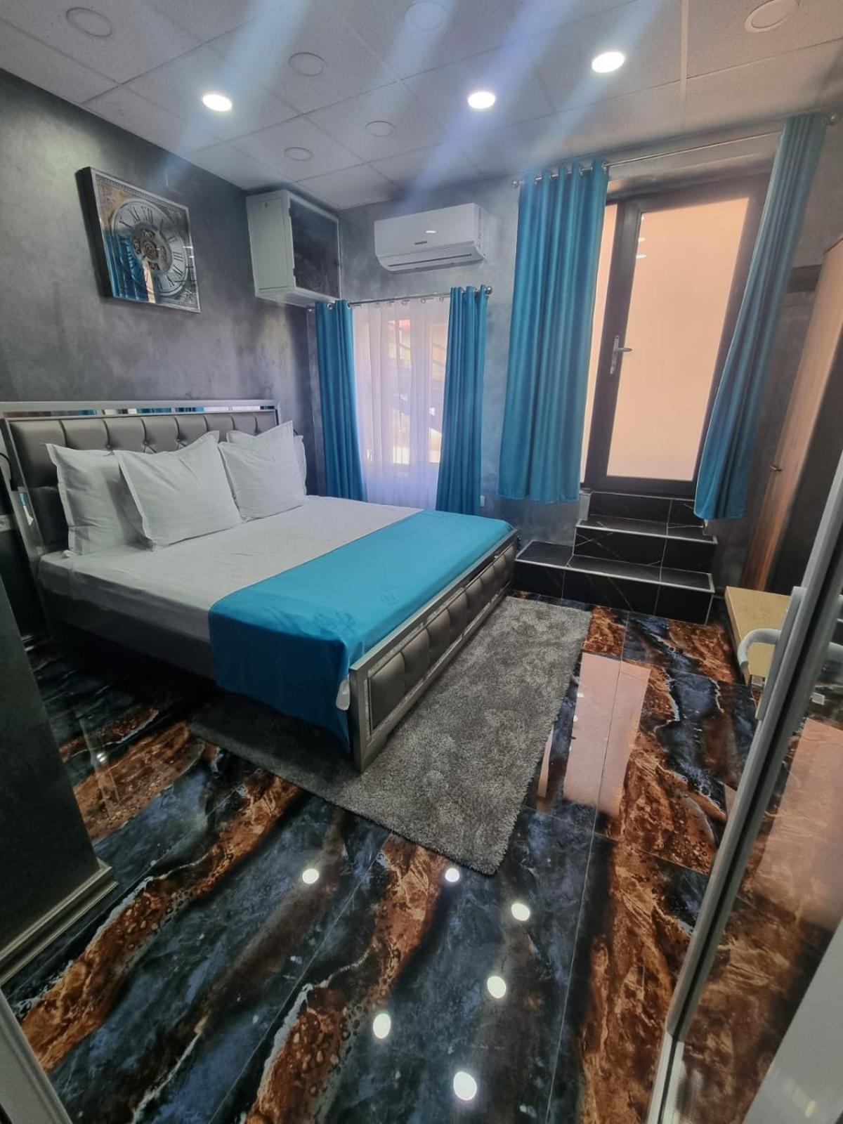 Room 14 The poet's room with bathtub and kitchenette, 1 car parking space - Photo 25