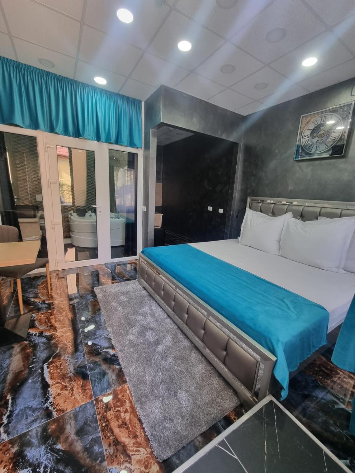 Room 14 The poet's room with bathtub and kitchenette, 1 car parking space - Photo 24