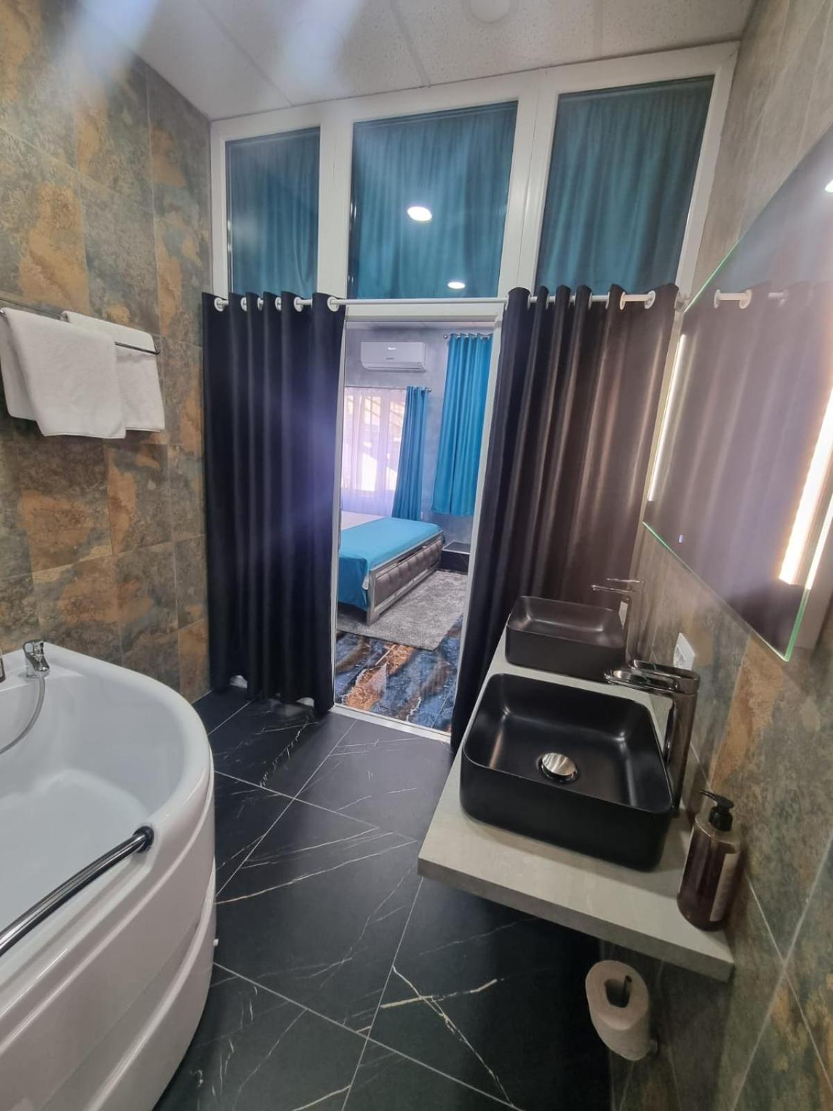Room 14 The poet's room with bathtub and kitchenette, 1 car parking space - Photo 19
