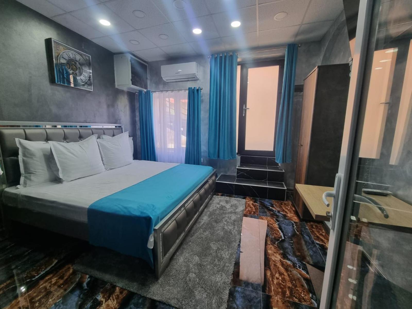 Room 14 The poet's room with bathtub and kitchenette, 1 car parking space - Photo 27