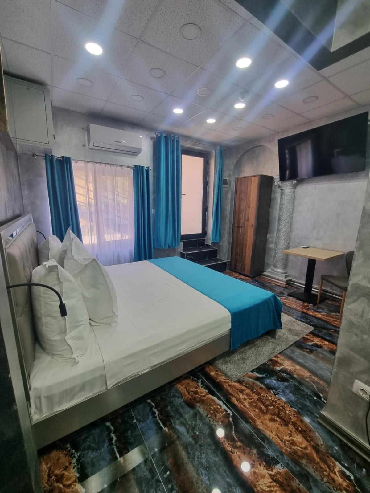 Room 14 The poet's room with bathtub and kitchenette, 1 car parking space - Photo 31