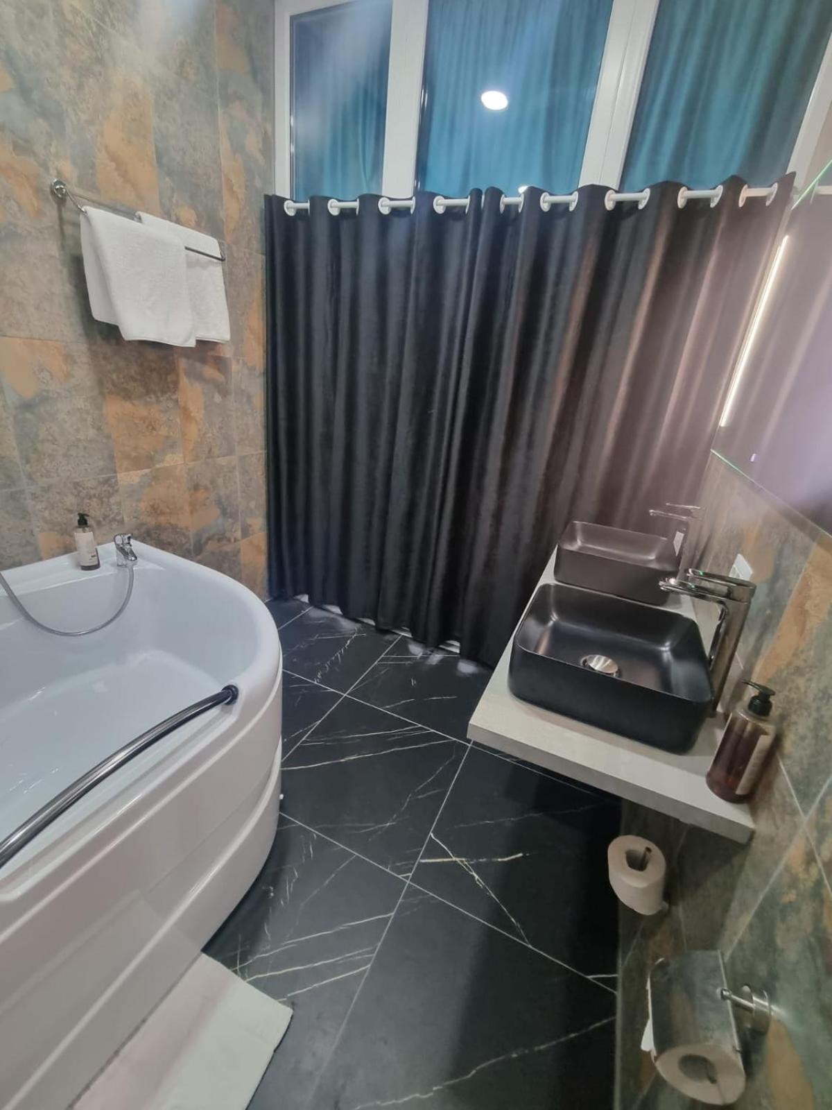 Room 14 The poet's room with bathtub and kitchenette, 1 car parking space - Photo 21
