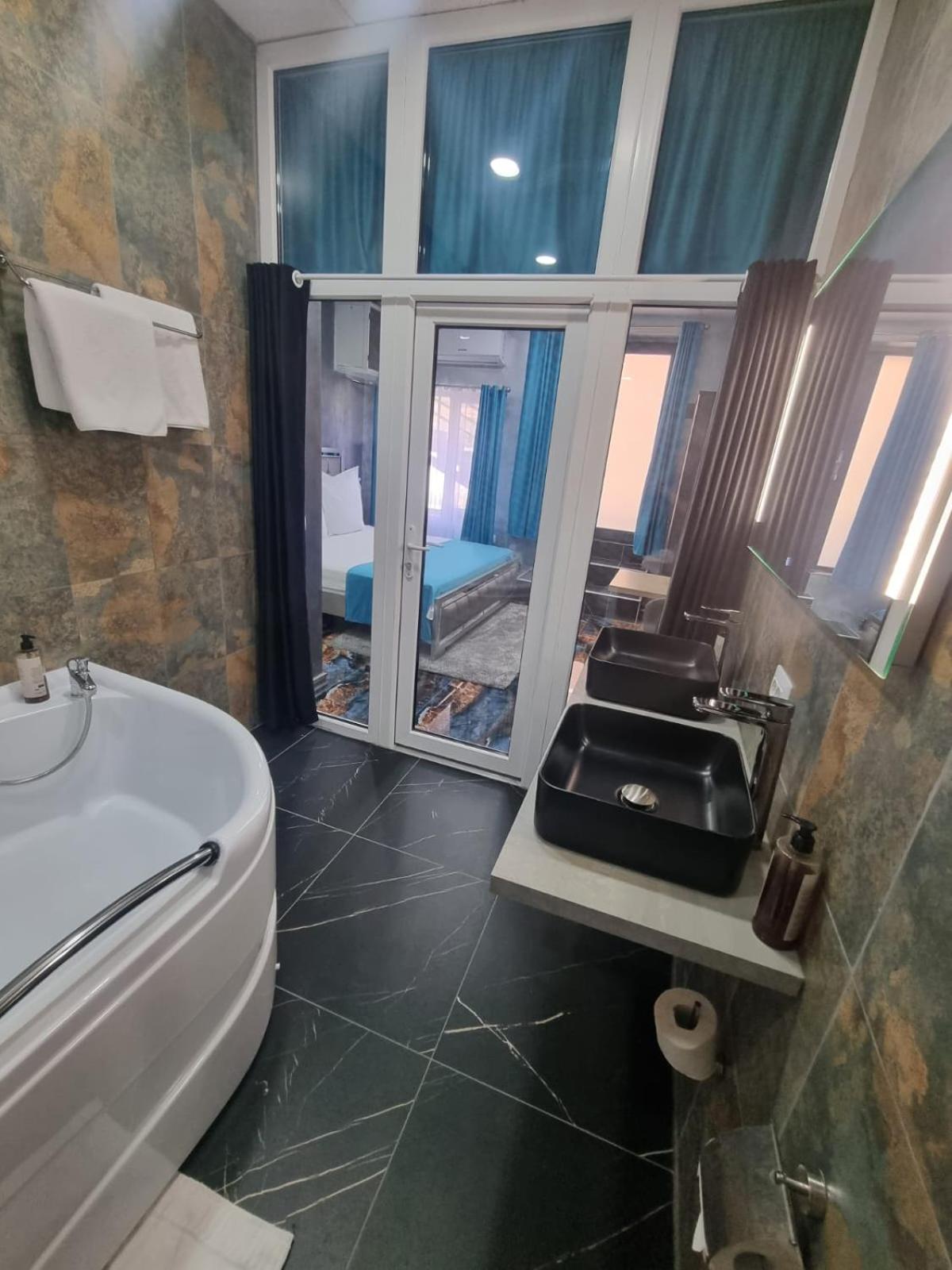 Room 14 The poet's room with bathtub and kitchenette, 1 car parking space - Photo 23