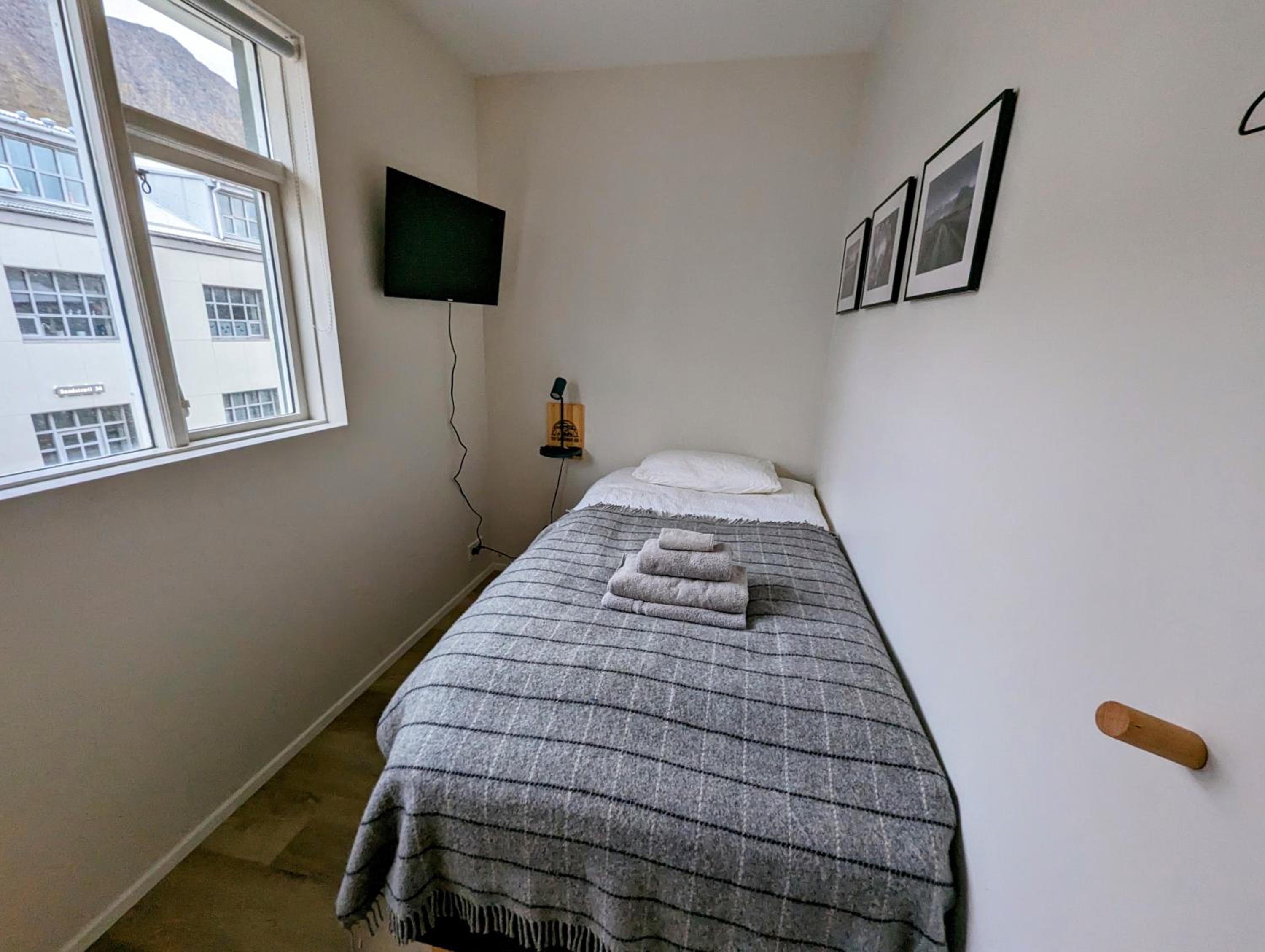 Single Room with Shared Bathroom photo 1