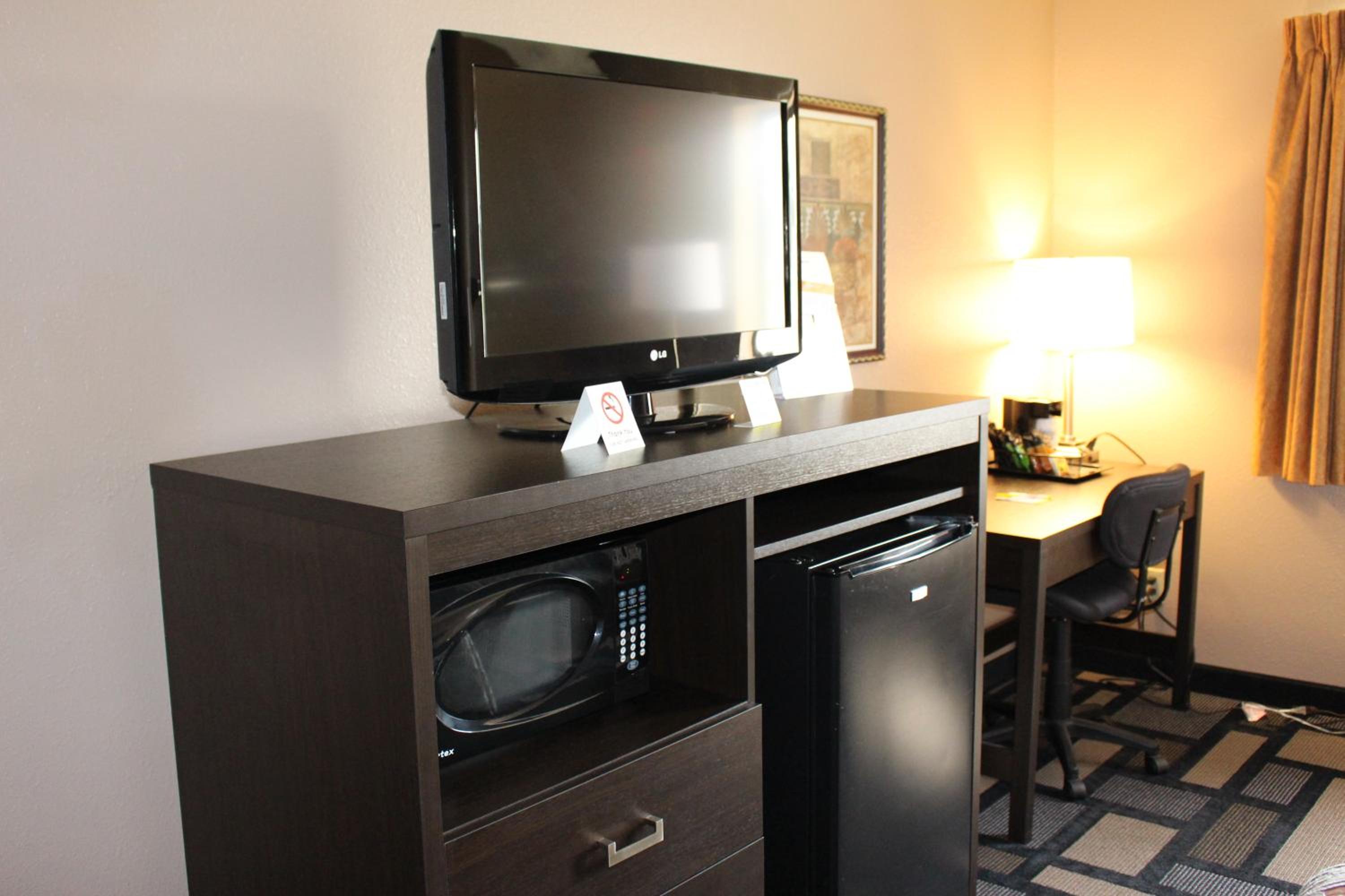 King Room - Non-Smoking - Photo 4