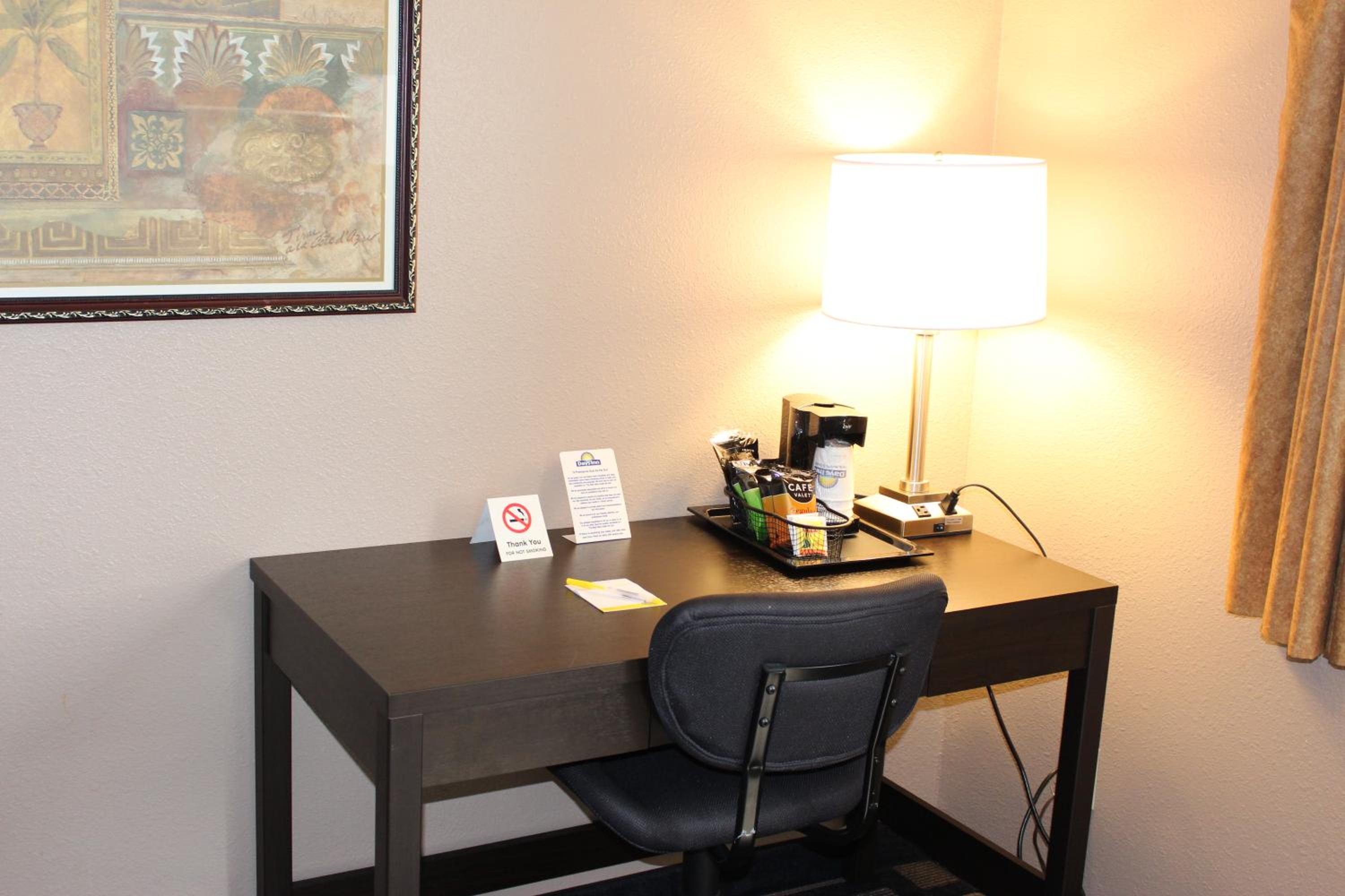 King Room - Non-Smoking - Photo 3